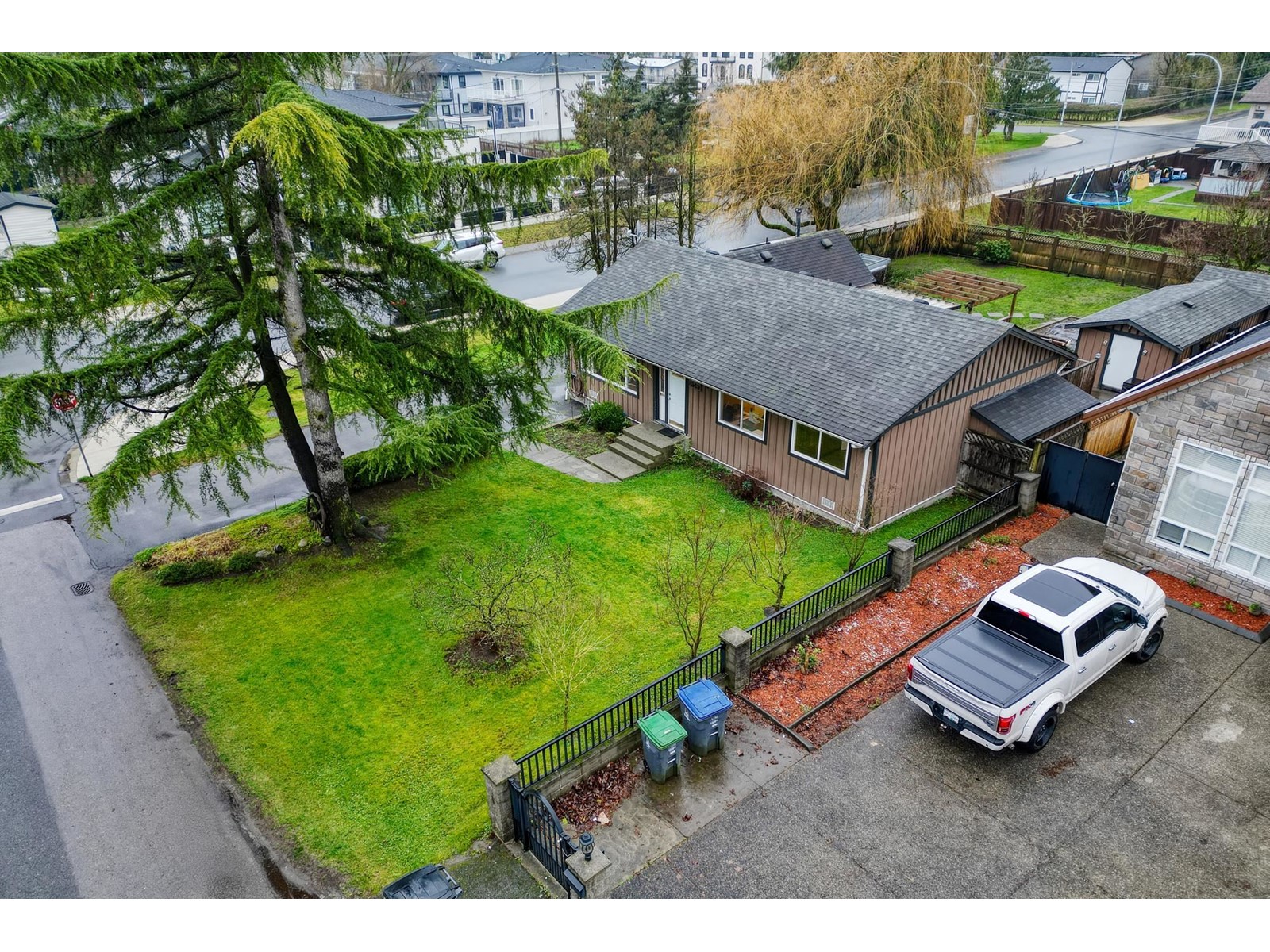 Property at 6143 175B STREET image 2