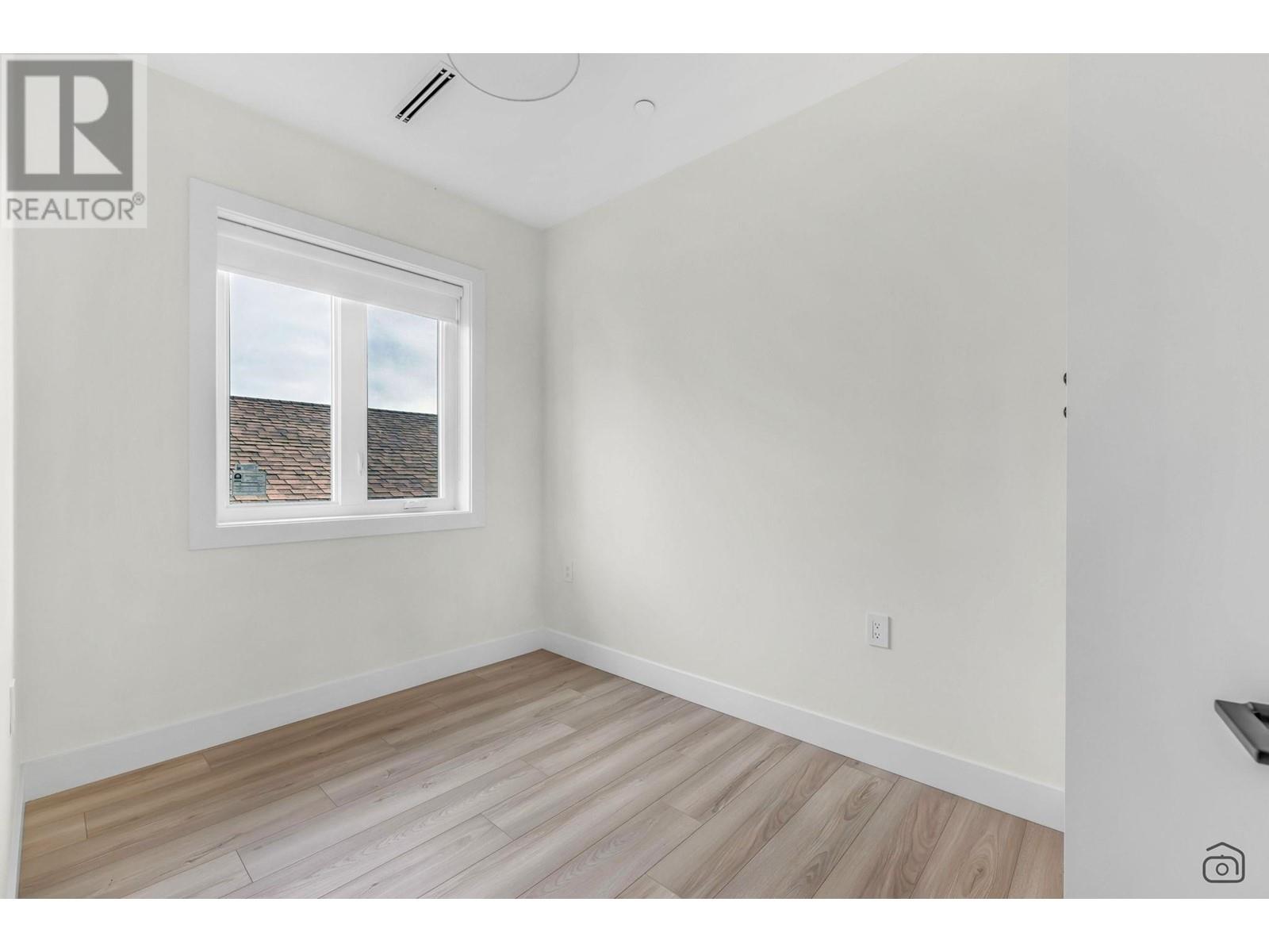 Listing Picture 14 of 24 : 718 E 62ND AVENUE, Vancouver / 溫哥華 - 魯藝地產 Yvonne Lu Group - MLS Medallion Club Member