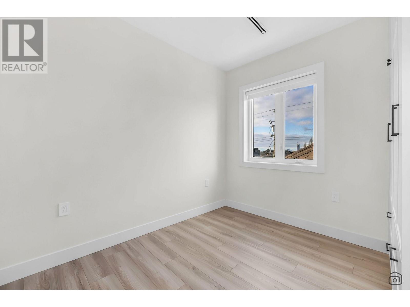 Listing Picture 15 of 24 : 718 E 62ND AVENUE, Vancouver / 溫哥華 - 魯藝地產 Yvonne Lu Group - MLS Medallion Club Member