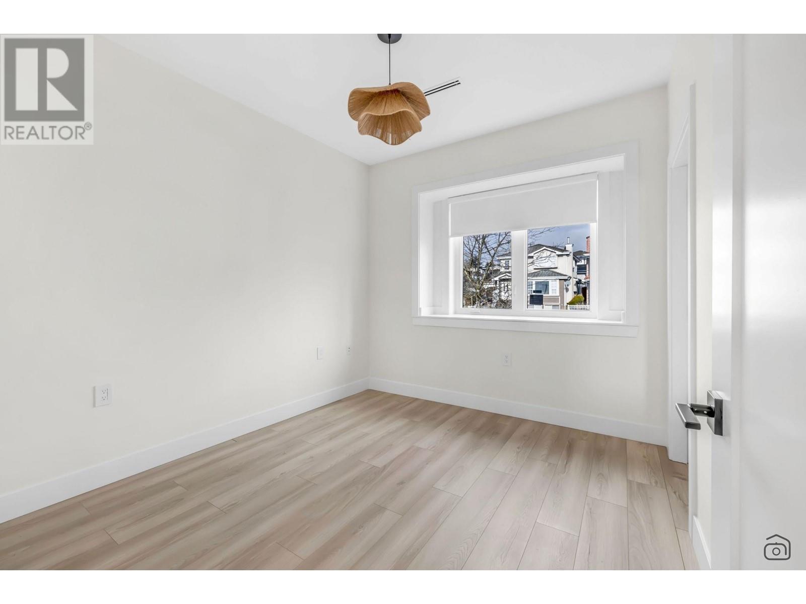 Listing Picture 17 of 24 : 718 E 62ND AVENUE, Vancouver / 溫哥華 - 魯藝地產 Yvonne Lu Group - MLS Medallion Club Member