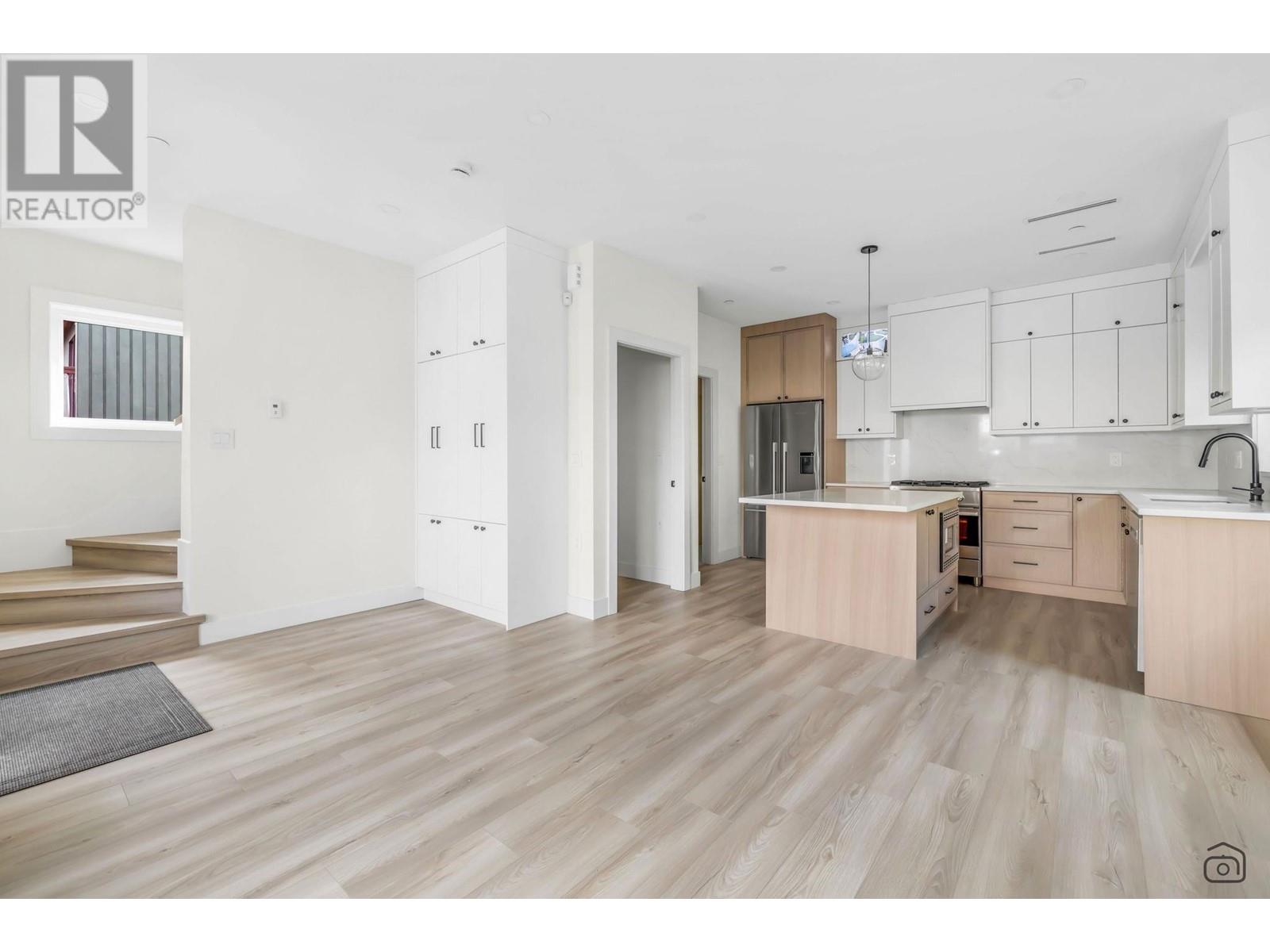 Listing Picture 8 of 24 : 718 E 62ND AVENUE, Vancouver / 溫哥華 - 魯藝地產 Yvonne Lu Group - MLS Medallion Club Member