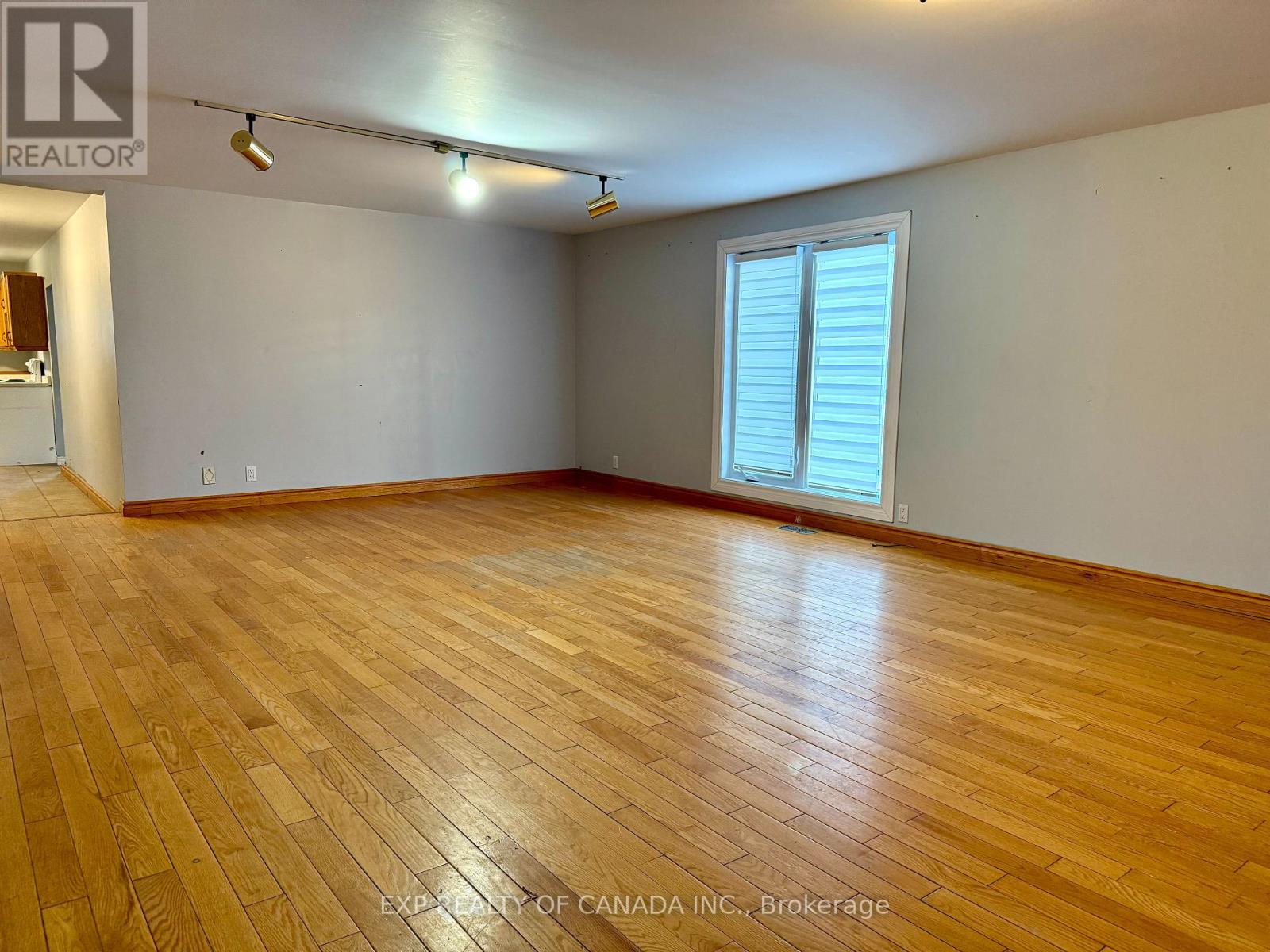 Property at 344 PINE STREET S image 5