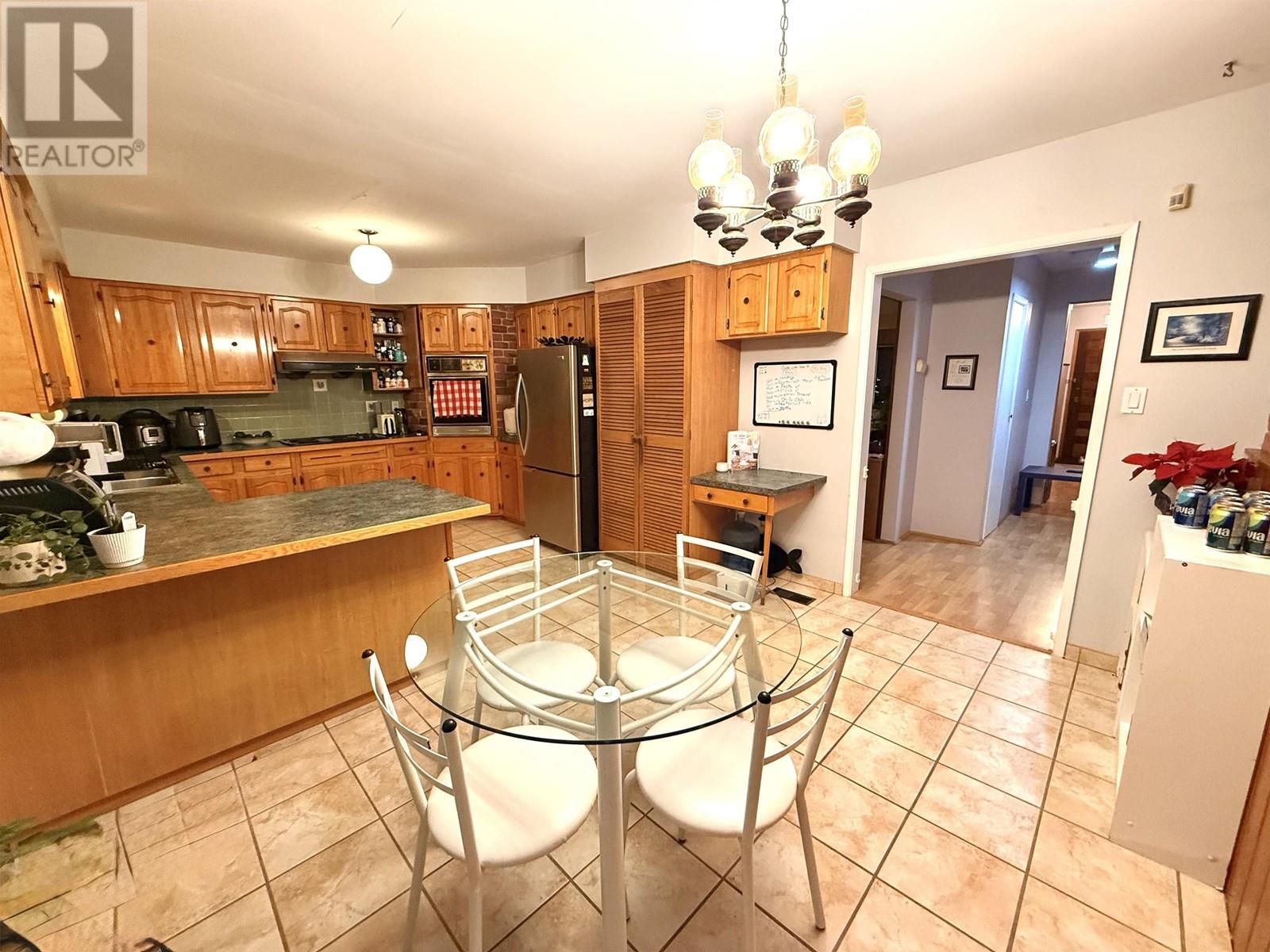 Listing Picture 7 of 22 : 7040 HALIFAX STREET, Burnaby / 本拿比 - 魯藝地產 Yvonne Lu Group - MLS Medallion Club Member