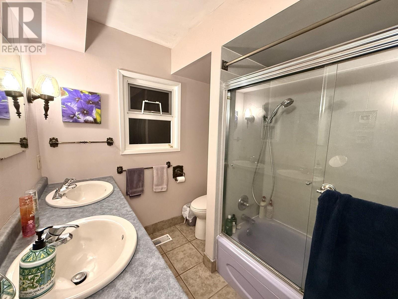 Listing Picture 14 of 22 : 7040 HALIFAX STREET, Burnaby / 本拿比 - 魯藝地產 Yvonne Lu Group - MLS Medallion Club Member