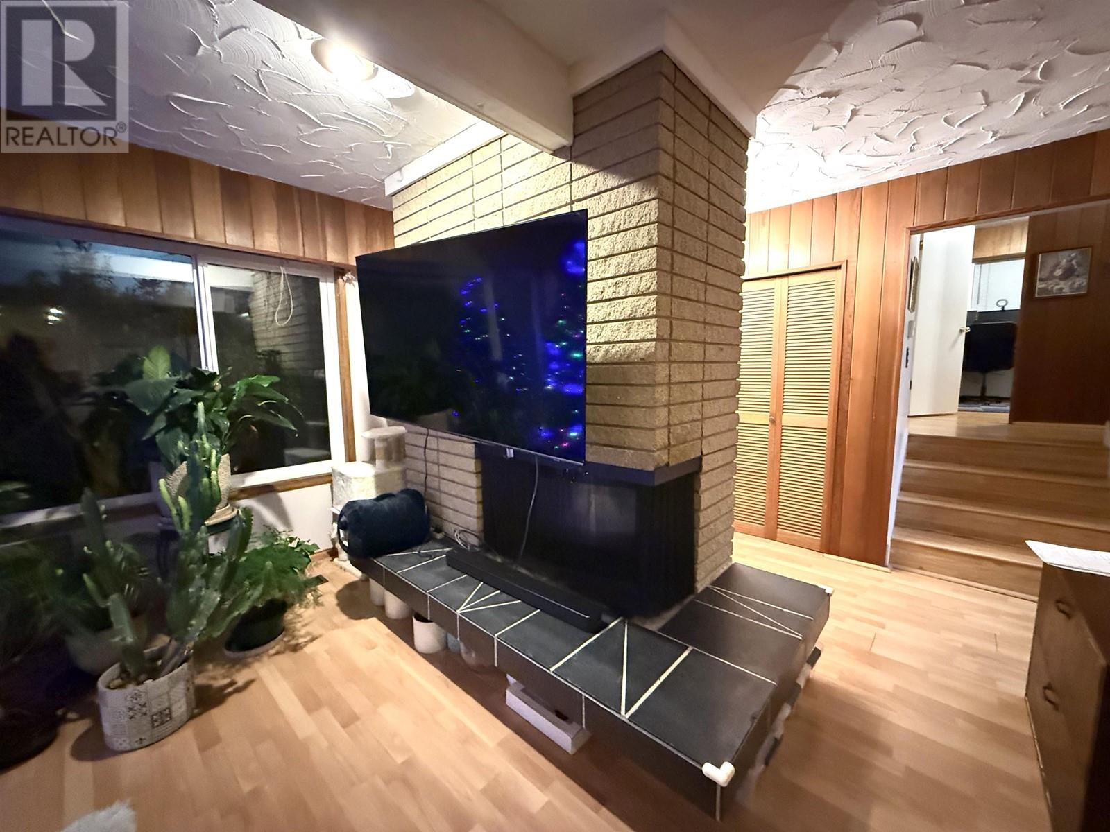 Listing Picture 5 of 22 : 7040 HALIFAX STREET, Burnaby / 本拿比 - 魯藝地產 Yvonne Lu Group - MLS Medallion Club Member
