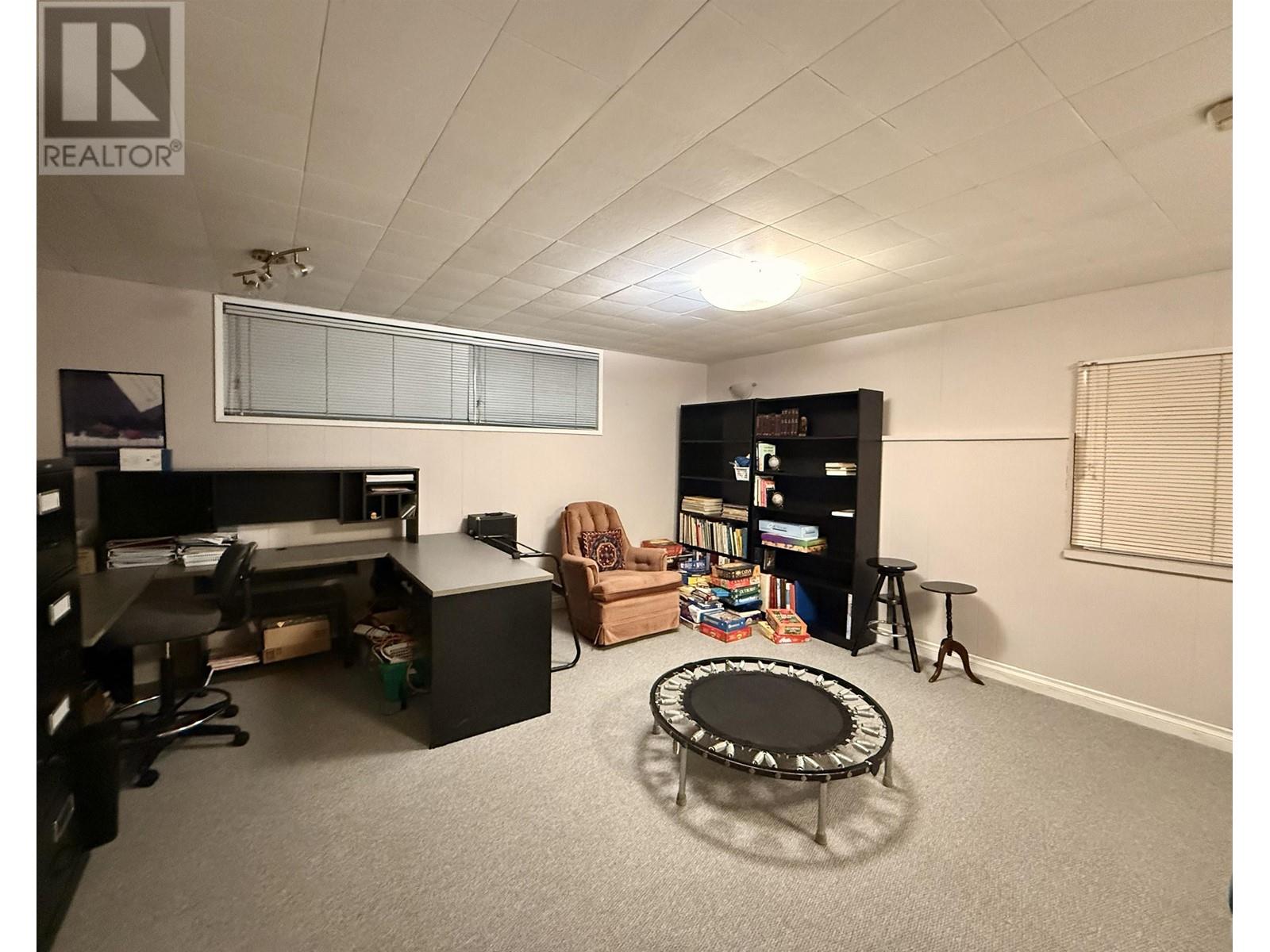 Listing Picture 16 of 22 : 7040 HALIFAX STREET, Burnaby / 本拿比 - 魯藝地產 Yvonne Lu Group - MLS Medallion Club Member