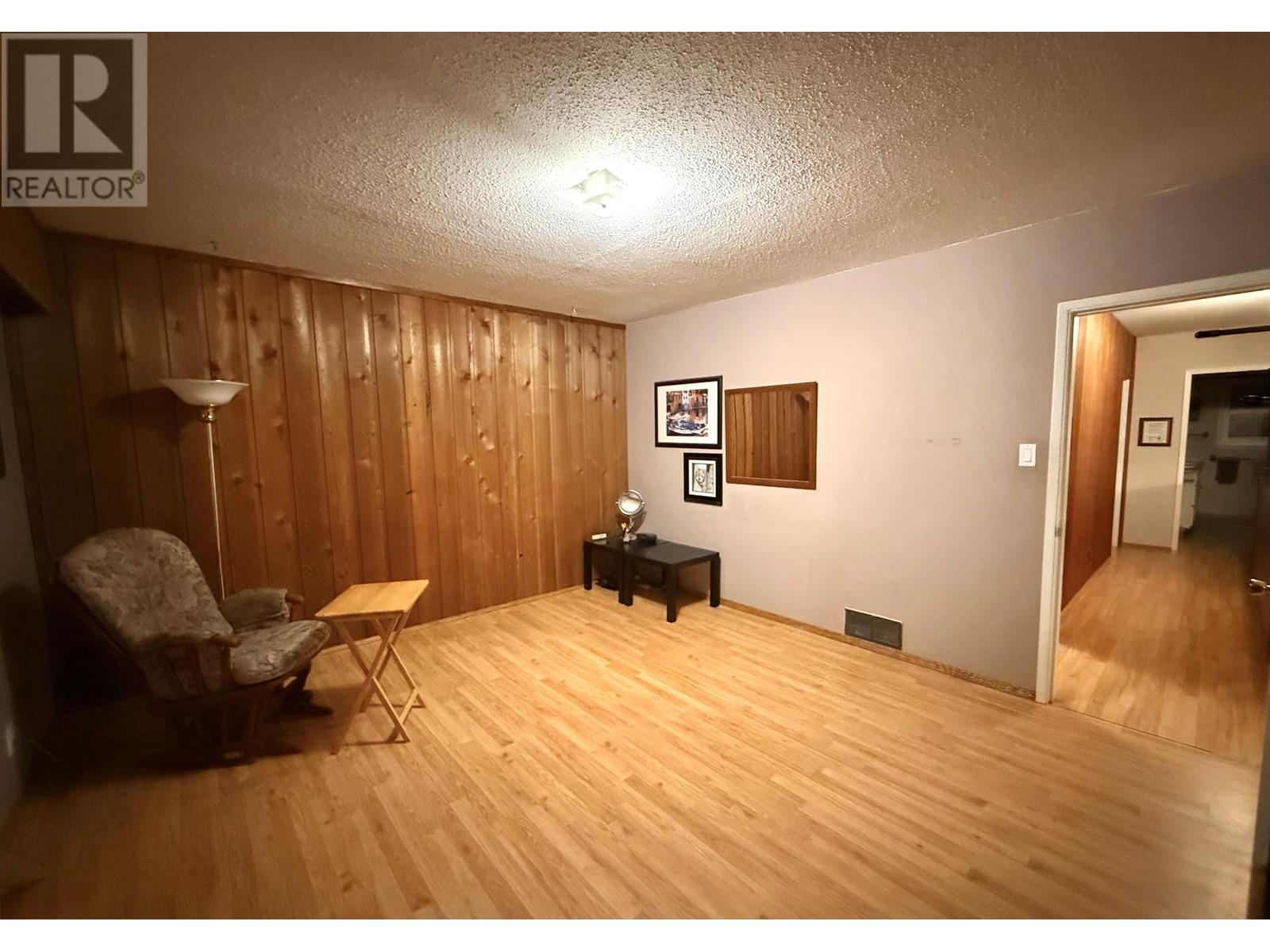 Listing Picture 17 of 22 : 7040 HALIFAX STREET, Burnaby / 本拿比 - 魯藝地產 Yvonne Lu Group - MLS Medallion Club Member