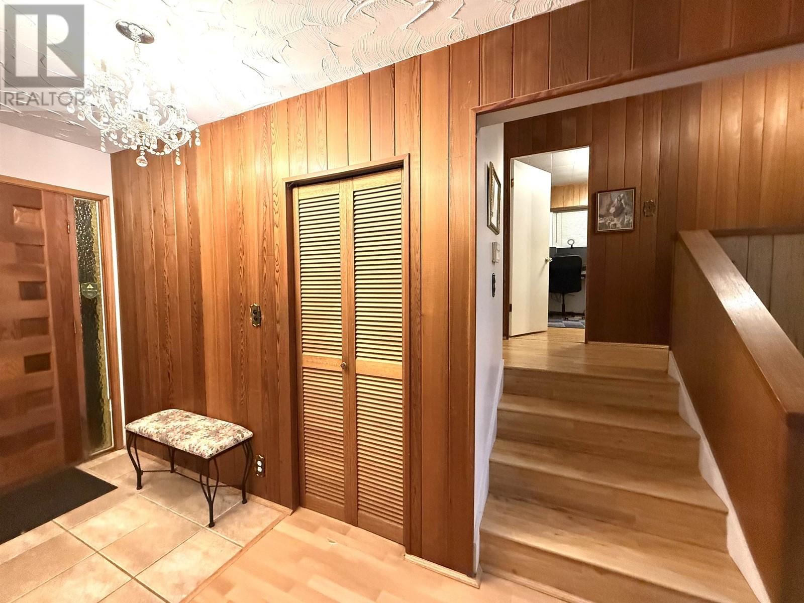 Listing Picture 4 of 22 : 7040 HALIFAX STREET, Burnaby / 本拿比 - 魯藝地產 Yvonne Lu Group - MLS Medallion Club Member