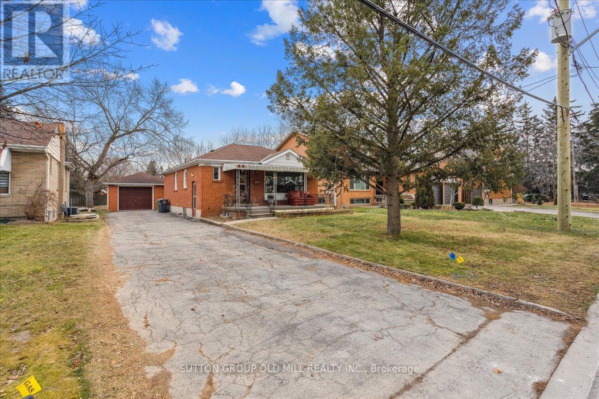 Property at 308 MINEOLA ROAD E image 2