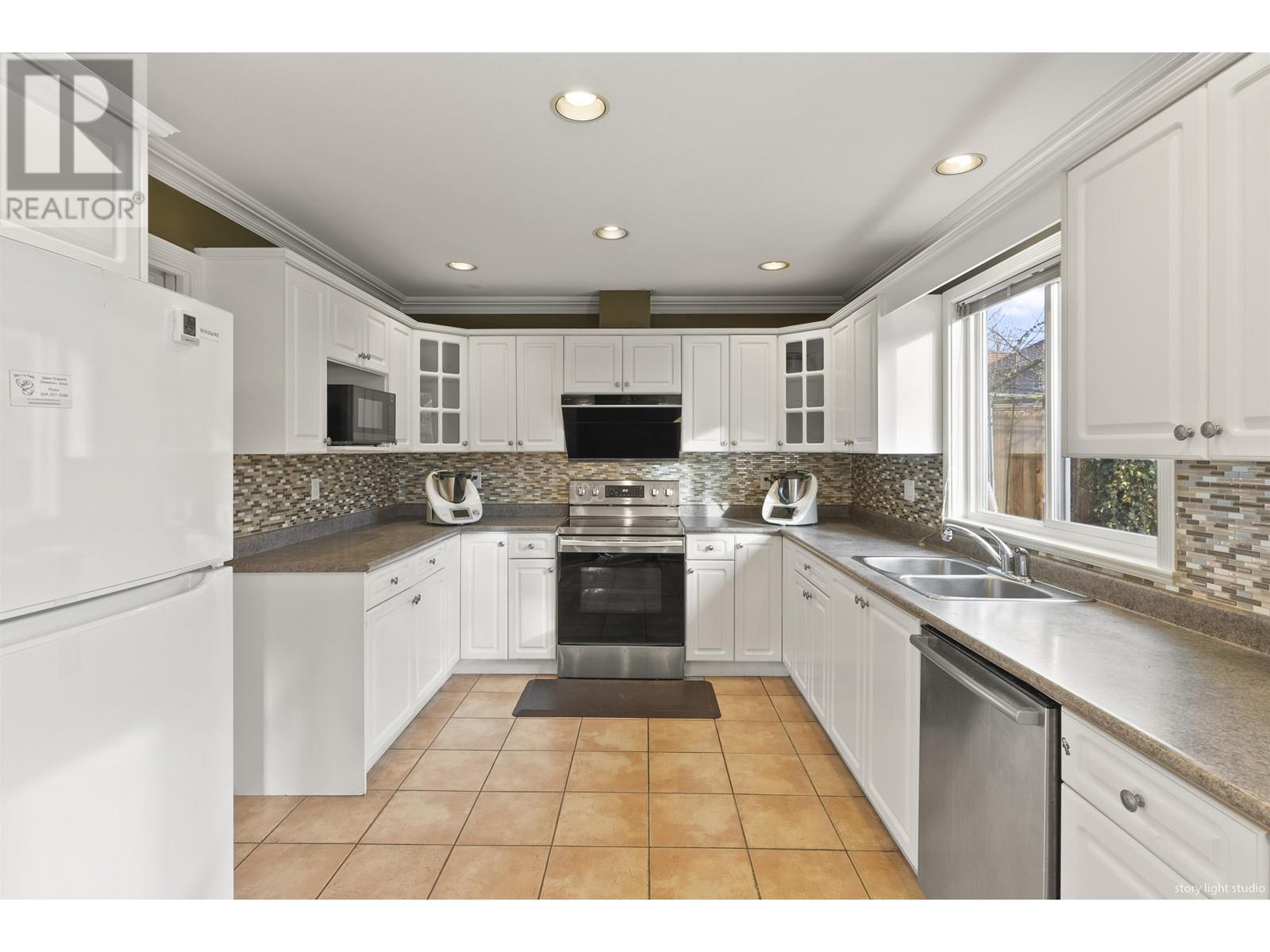 1332 Rama Avenue, New Westminster, British Columbia  V3M 6T6 - Photo 6 - R2955341