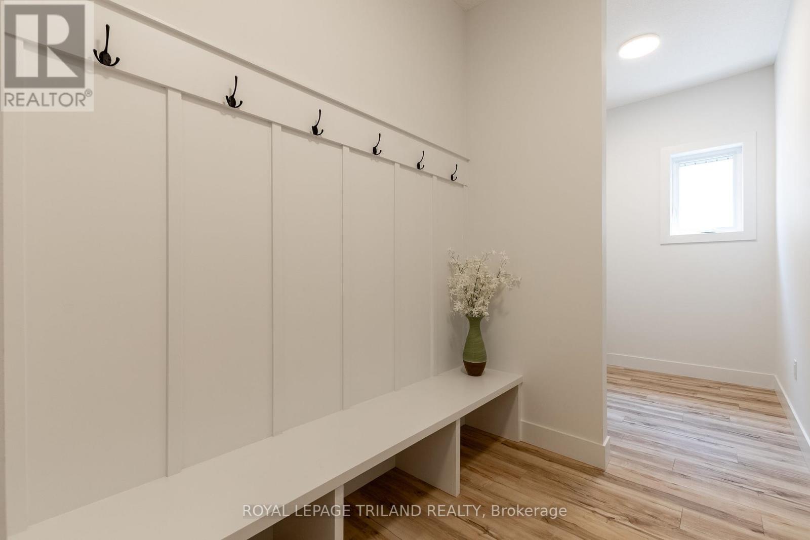 32 Briscoe Crescent, Strathroy-Caradoc, Ontario  N7G 4E2 - Photo 4 - X11921422