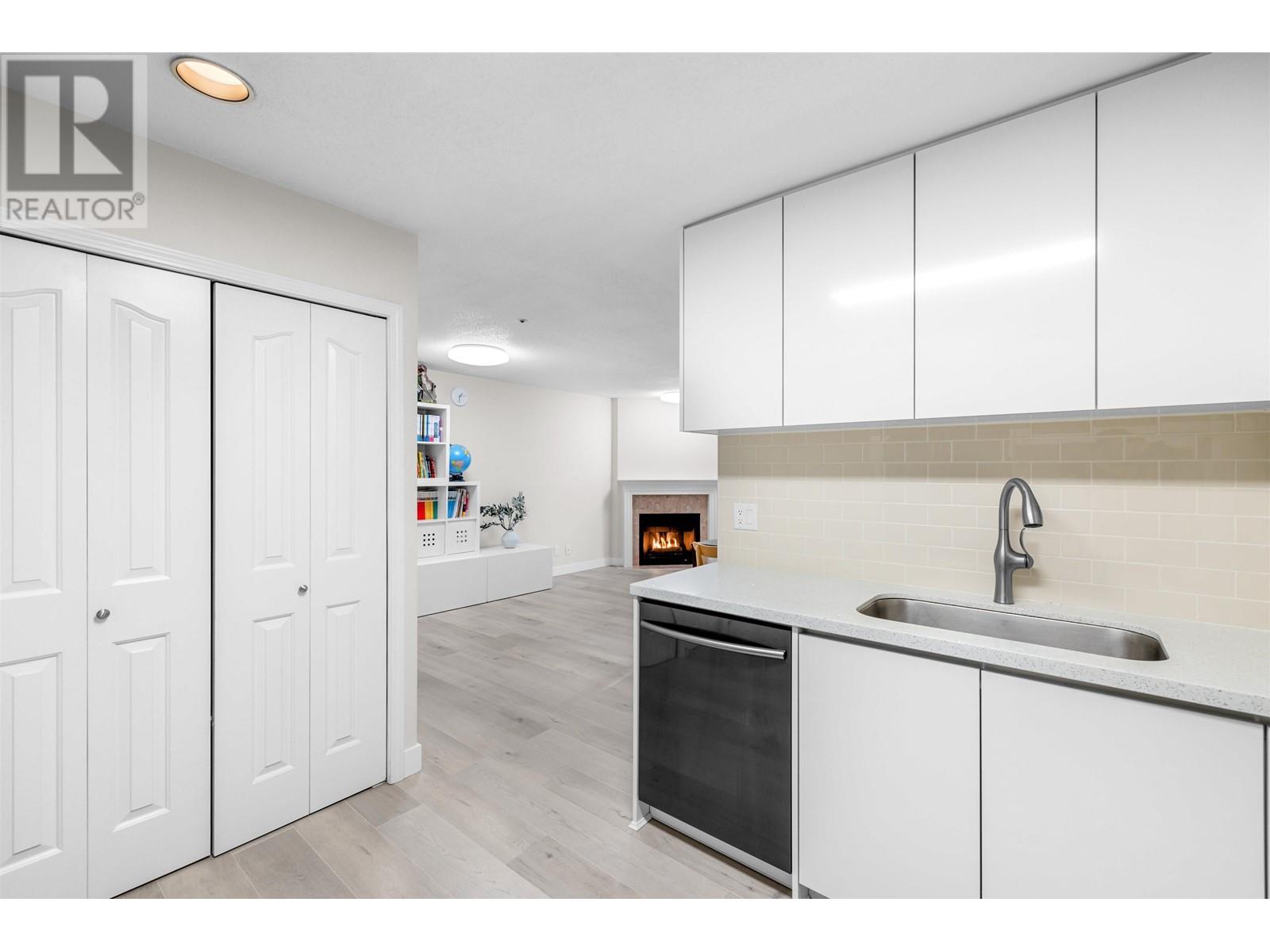 206 3668 Rae Avenue, Vancouver, British Columbia  V5R 6A7 - Photo 8 - R2955321