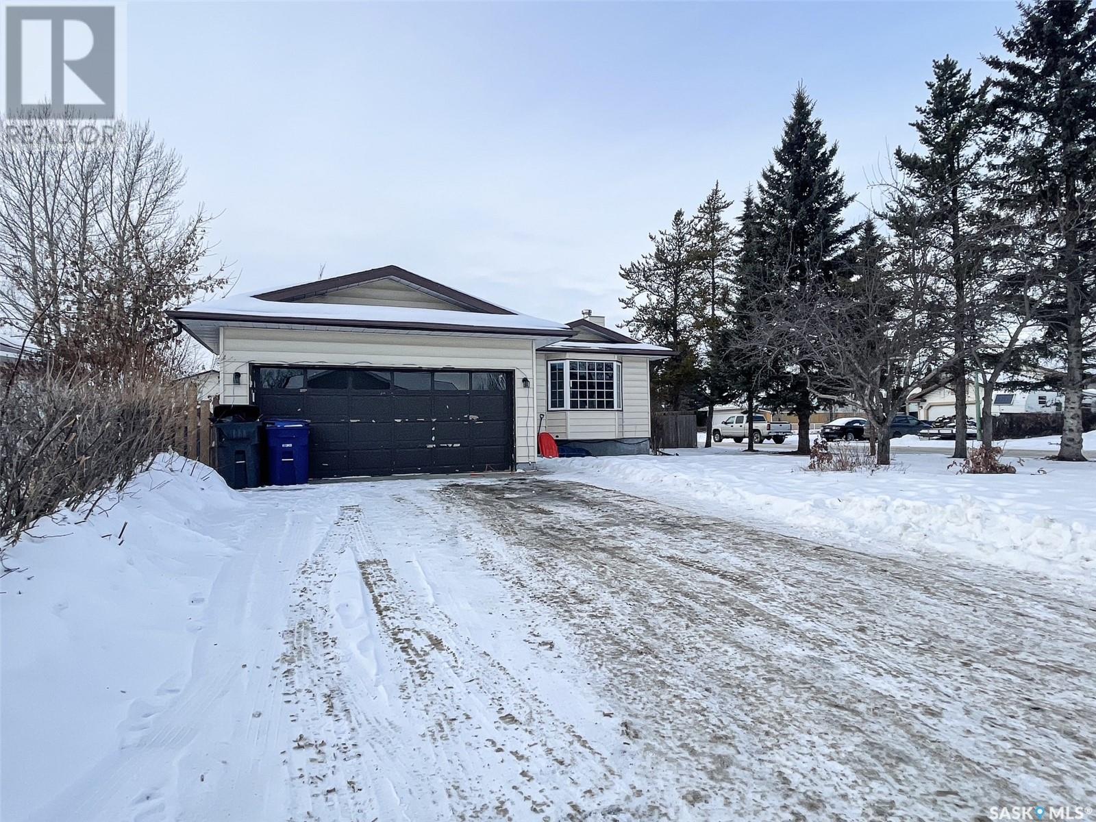 11 Coupland Crescent, Meadow Lake, Saskatchewan  S9X 1B1 - Photo 2 - SK992705