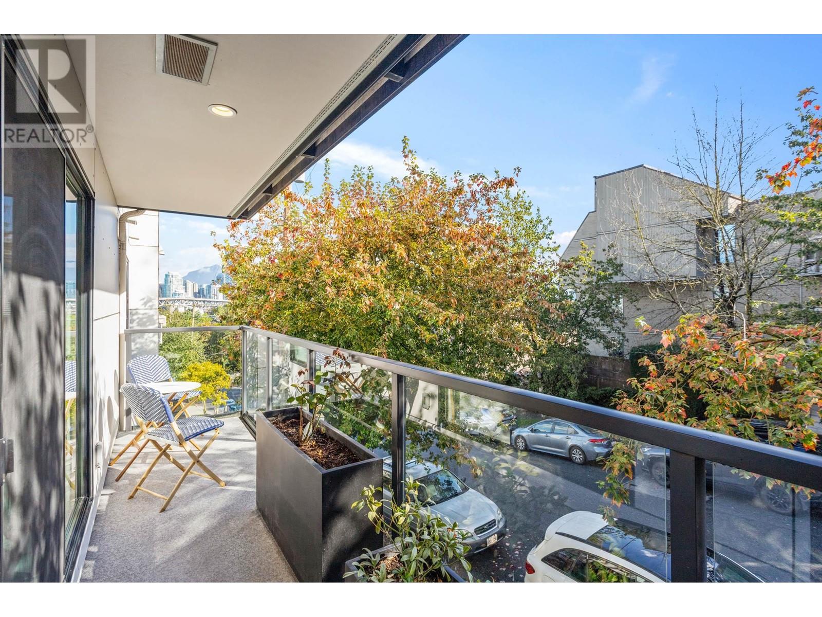 Listing Picture 17 of 22 : 206 1315 W 7TH AVENUE, Vancouver / 溫哥華 - 魯藝地產 Yvonne Lu Group - MLS Medallion Club Member