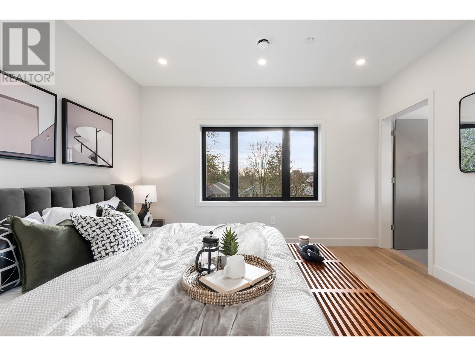 Listing Picture 12 of 31 : 1 1969 E 8TH AVENUE, Vancouver / 溫哥華 - 魯藝地產 Yvonne Lu Group - MLS Medallion Club Member