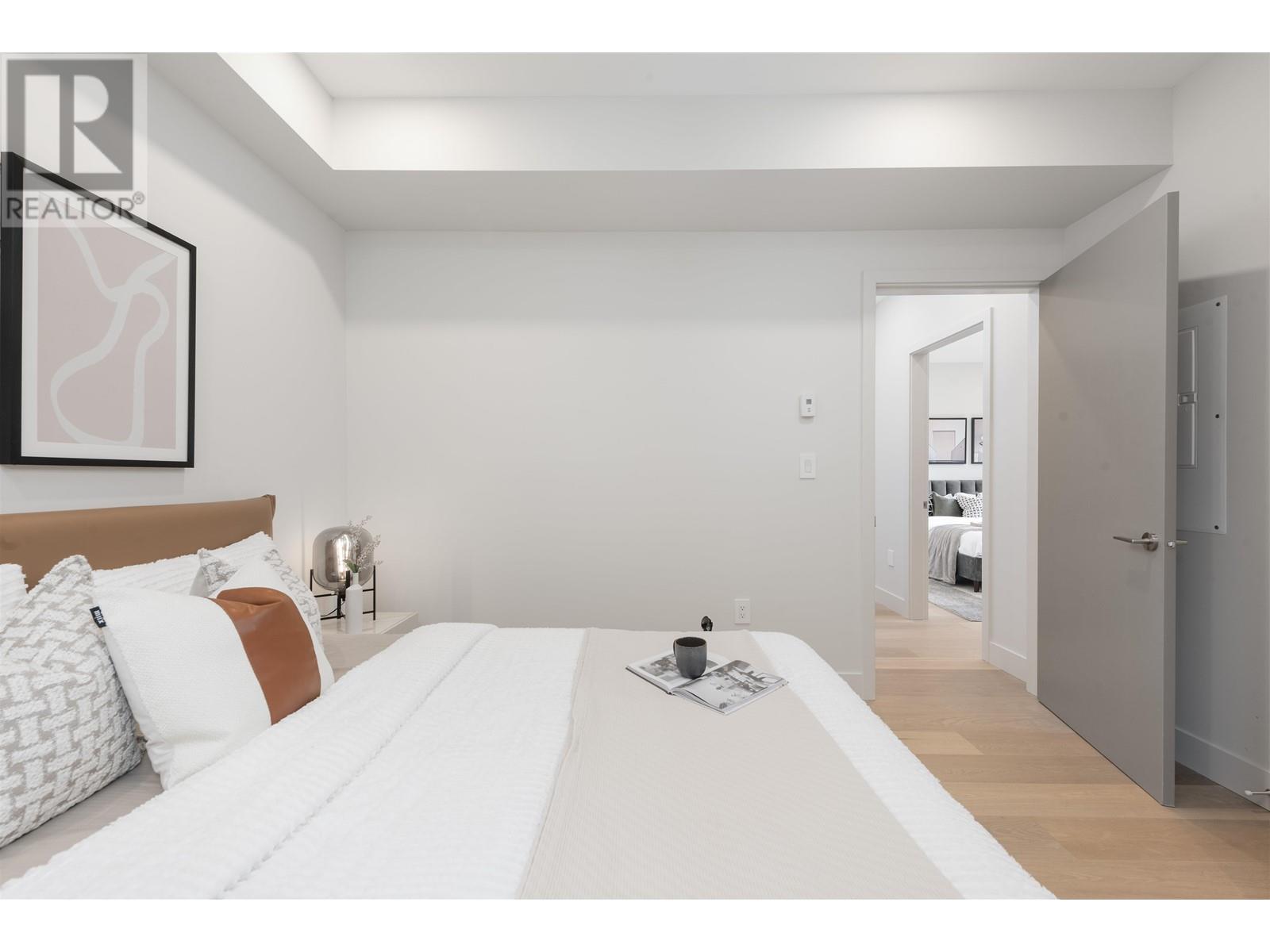 Listing Picture 13 of 31 : 1 1969 E 8TH AVENUE, Vancouver / 溫哥華 - 魯藝地產 Yvonne Lu Group - MLS Medallion Club Member