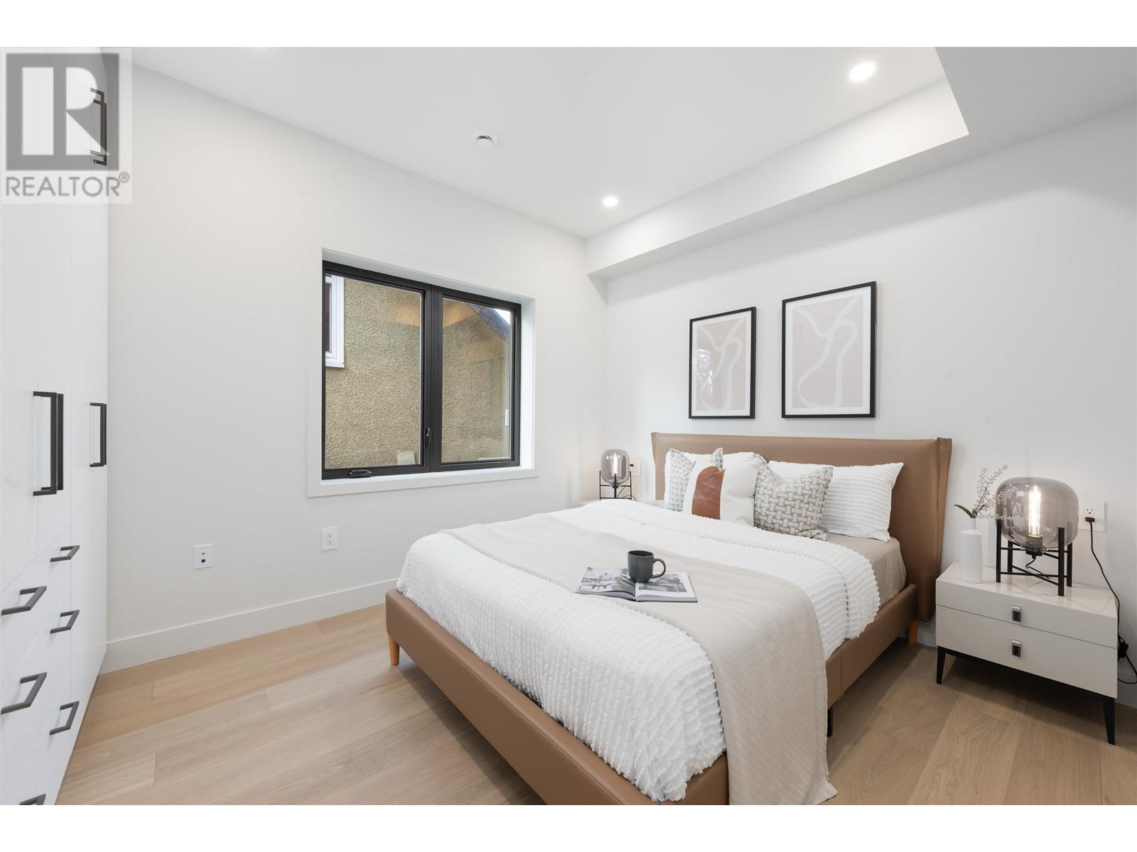 Listing Picture 14 of 31 : 1 1969 E 8TH AVENUE, Vancouver / 溫哥華 - 魯藝地產 Yvonne Lu Group - MLS Medallion Club Member