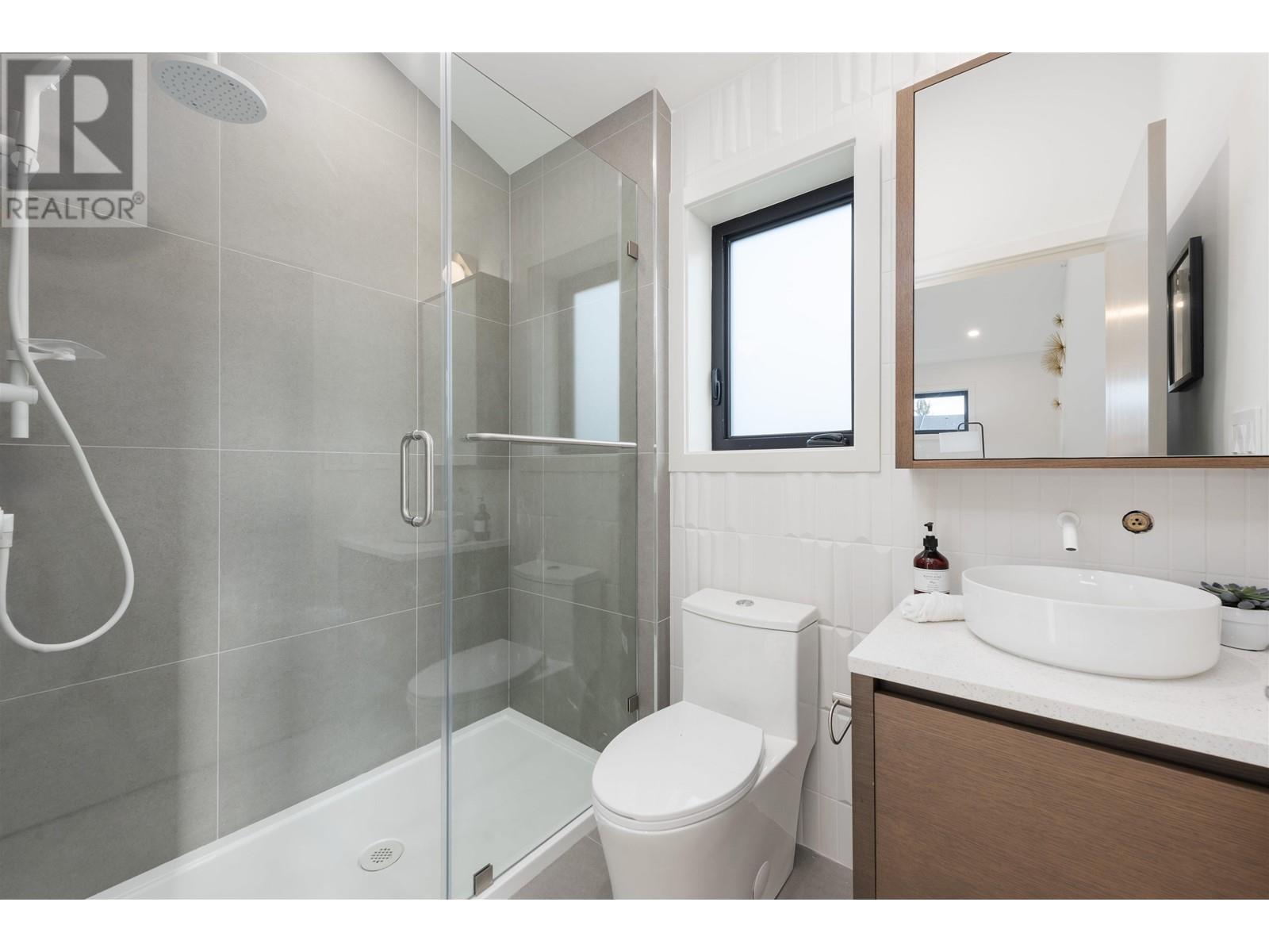 Listing Picture 22 of 31 : 1 1969 E 8TH AVENUE, Vancouver / 溫哥華 - 魯藝地產 Yvonne Lu Group - MLS Medallion Club Member