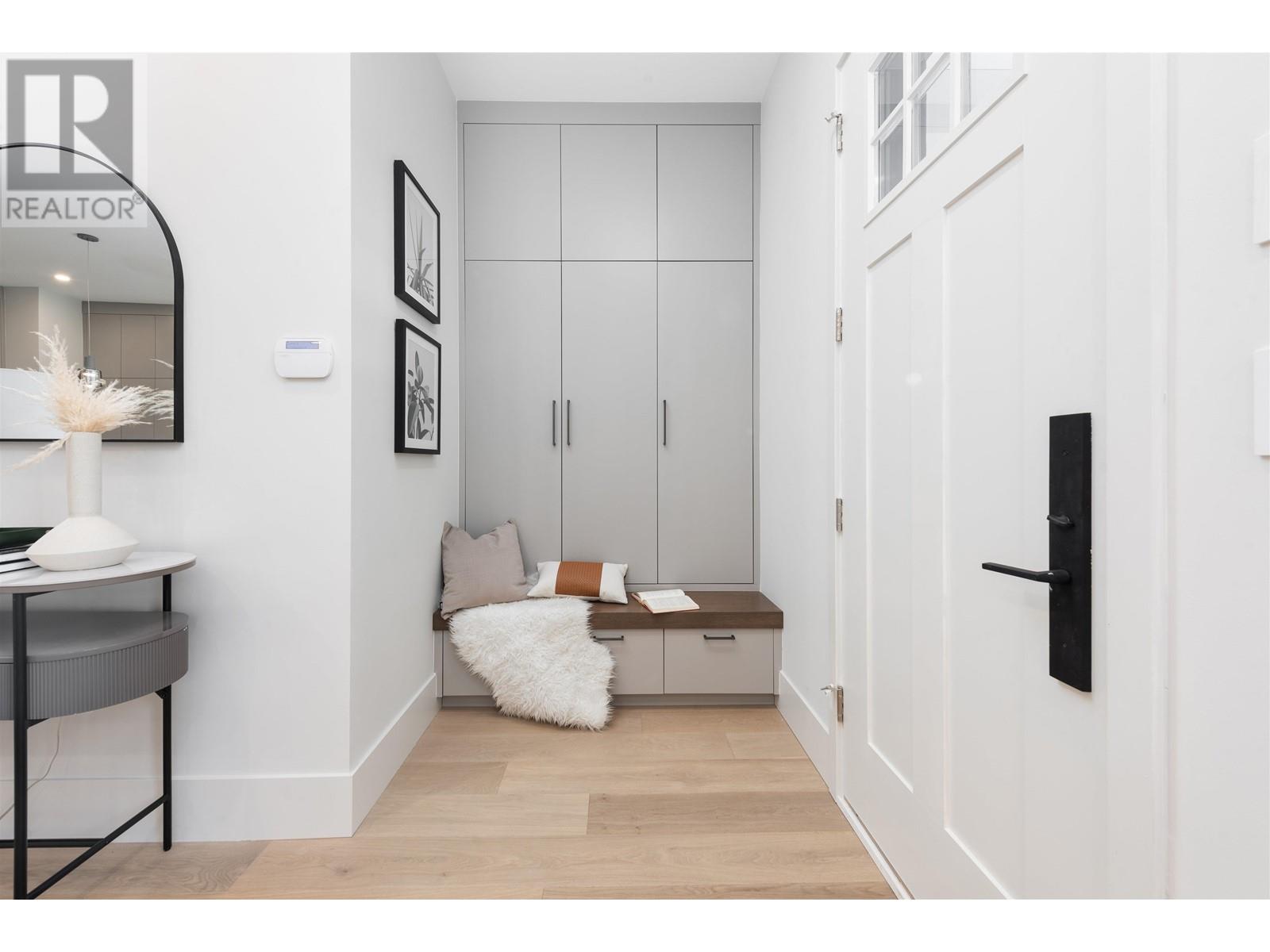 Listing Picture 24 of 31 : 1 1969 E 8TH AVENUE, Vancouver / 溫哥華 - 魯藝地產 Yvonne Lu Group - MLS Medallion Club Member