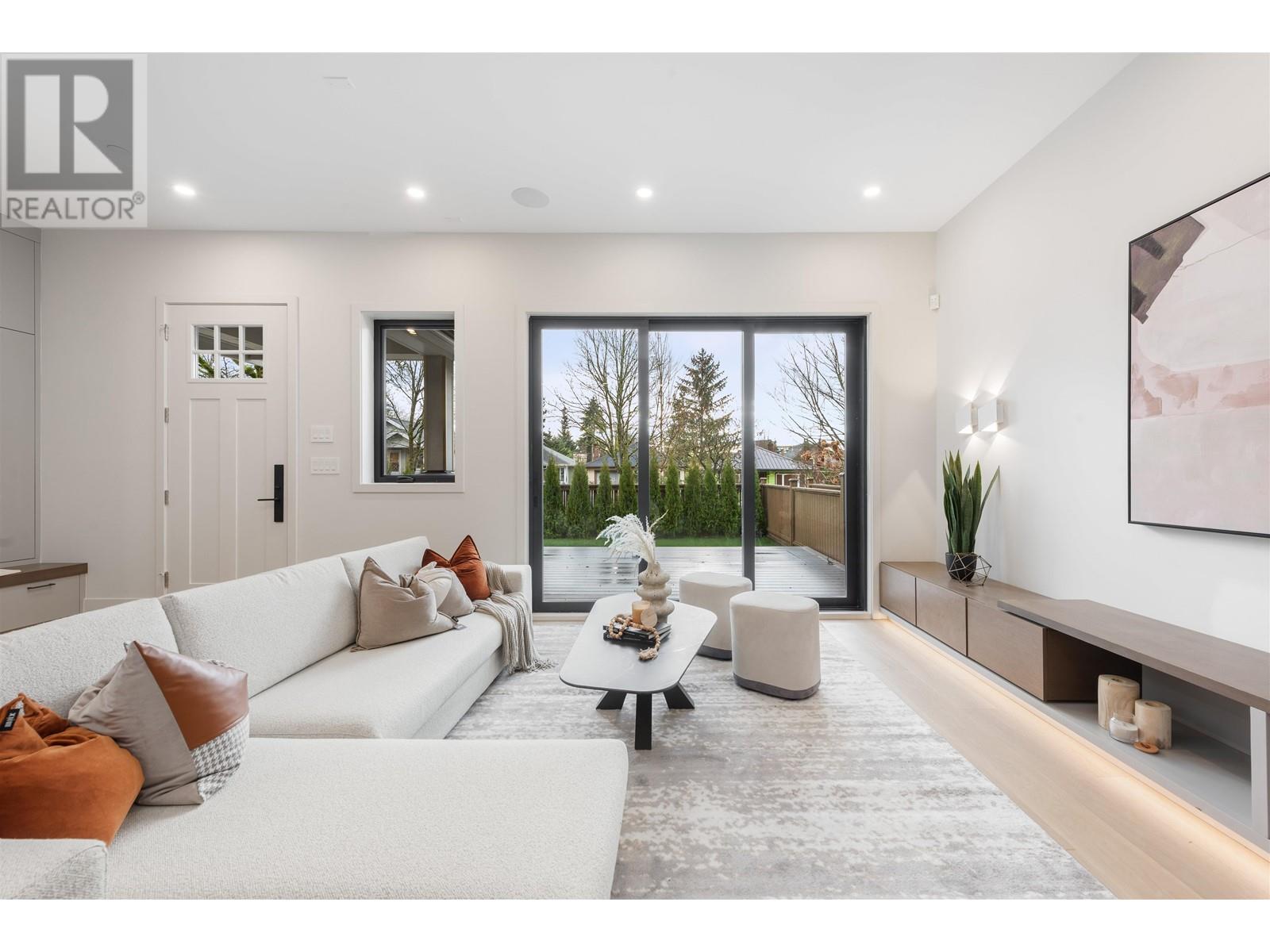 Listing Picture 3 of 31 : 1 1969 E 8TH AVENUE, Vancouver / 溫哥華 - 魯藝地產 Yvonne Lu Group - MLS Medallion Club Member