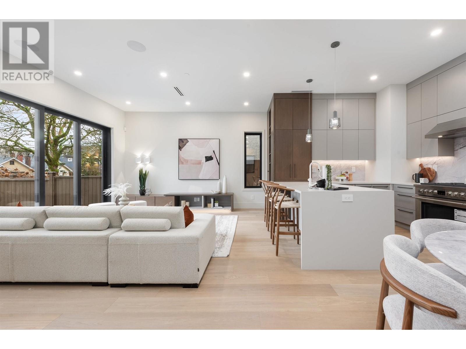 Listing Picture 4 of 31 : 1 1969 E 8TH AVENUE, Vancouver / 溫哥華 - 魯藝地產 Yvonne Lu Group - MLS Medallion Club Member