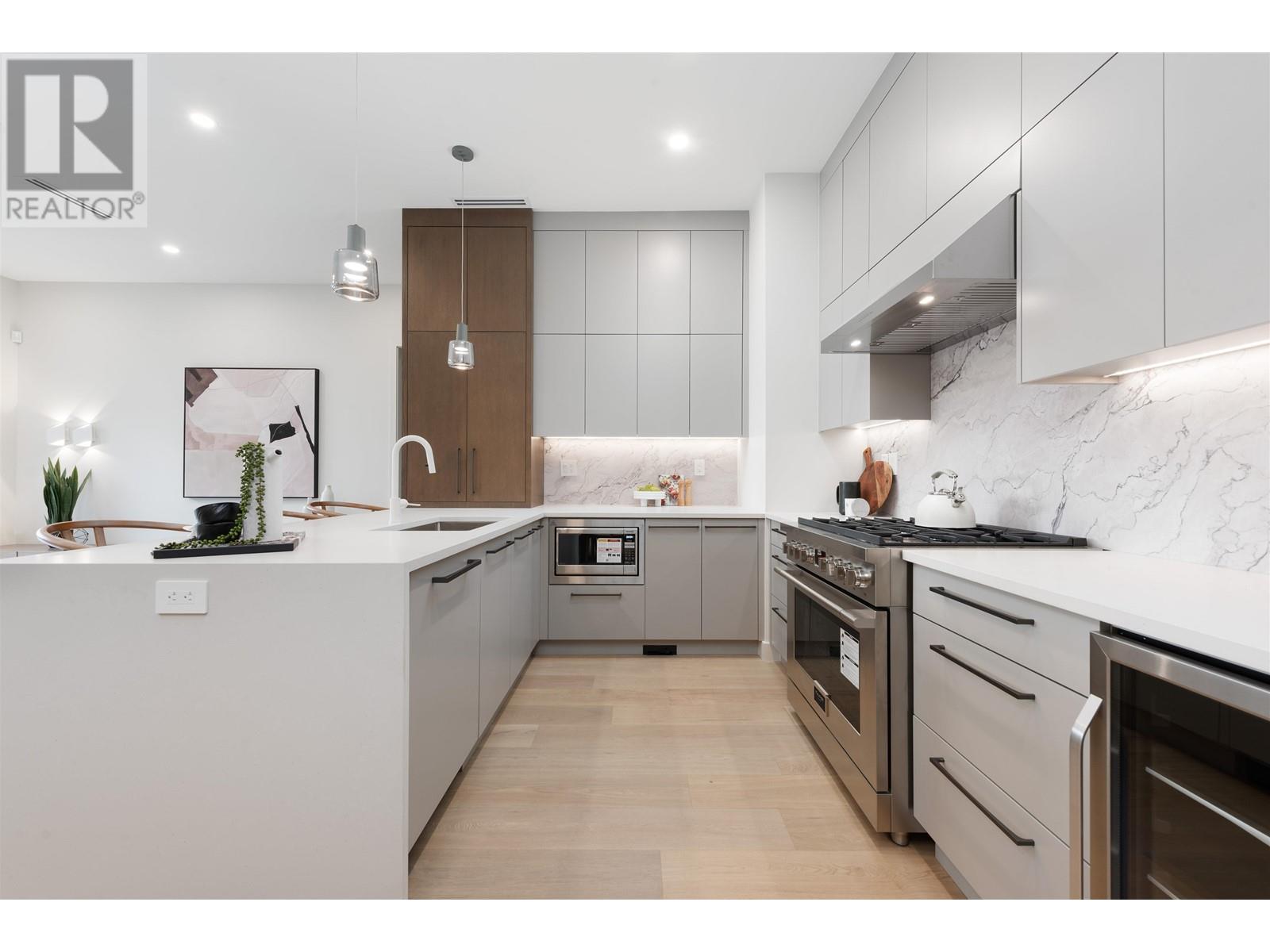 Listing Picture 6 of 31 : 1 1969 E 8TH AVENUE, Vancouver / 溫哥華 - 魯藝地產 Yvonne Lu Group - MLS Medallion Club Member