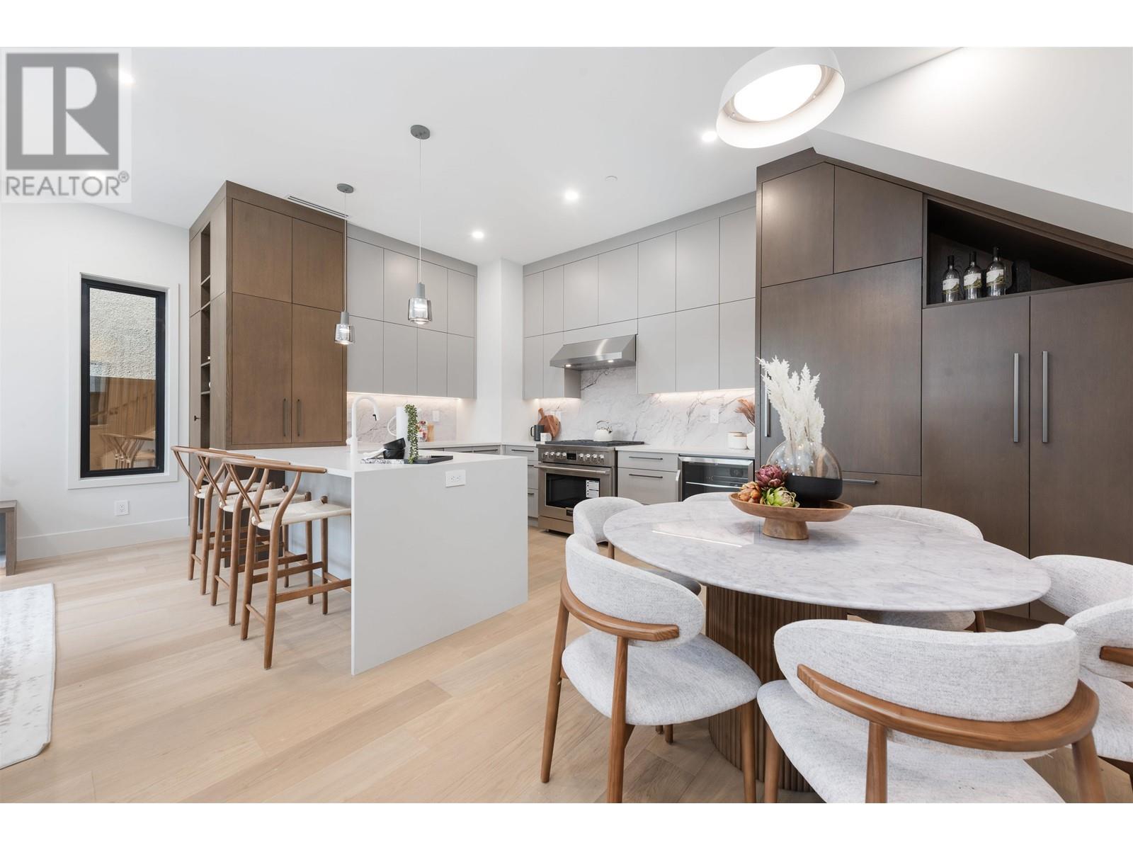 Listing Picture 7 of 31 : 1 1969 E 8TH AVENUE, Vancouver / 溫哥華 - 魯藝地產 Yvonne Lu Group - MLS Medallion Club Member