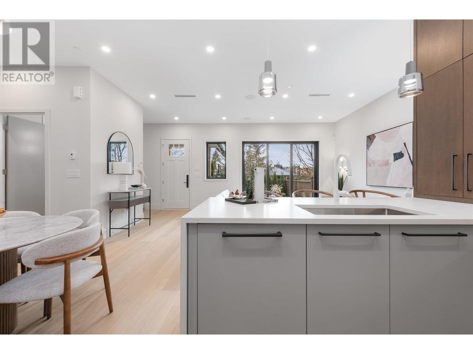 Listing Picture 8 of 31 : 1 1969 E 8TH AVENUE, Vancouver / 溫哥華 - 魯藝地產 Yvonne Lu Group - MLS Medallion Club Member