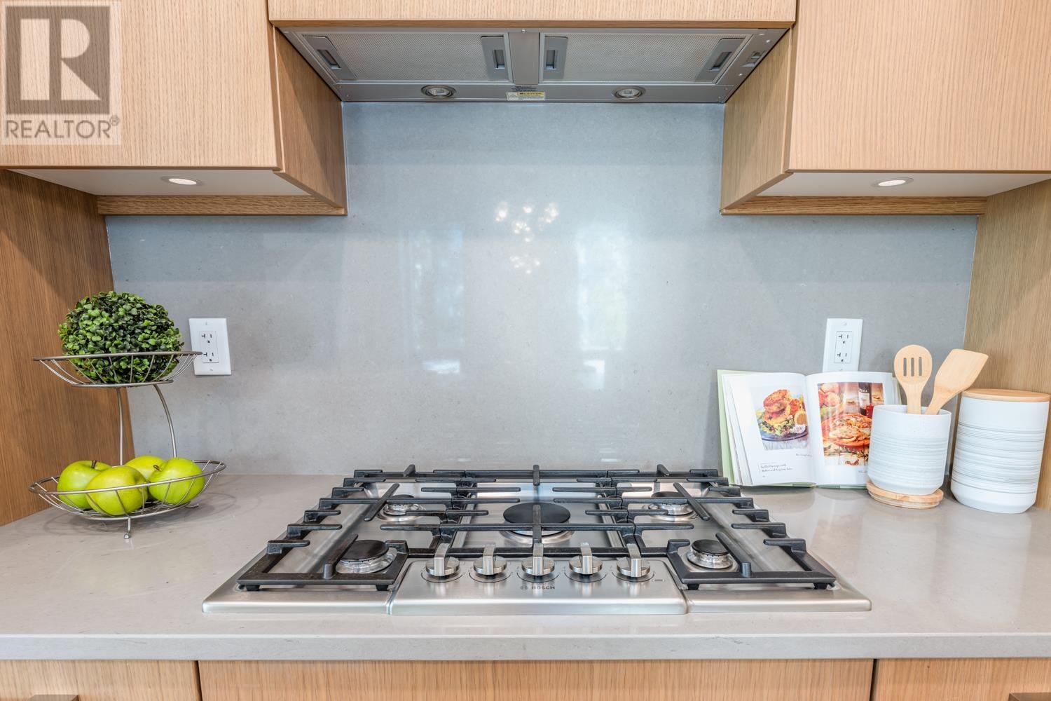 Listing Picture 13 of 26 : 301 4988 CAMBIE STREET, Vancouver / 溫哥華 - 魯藝地產 Yvonne Lu Group - MLS Medallion Club Member