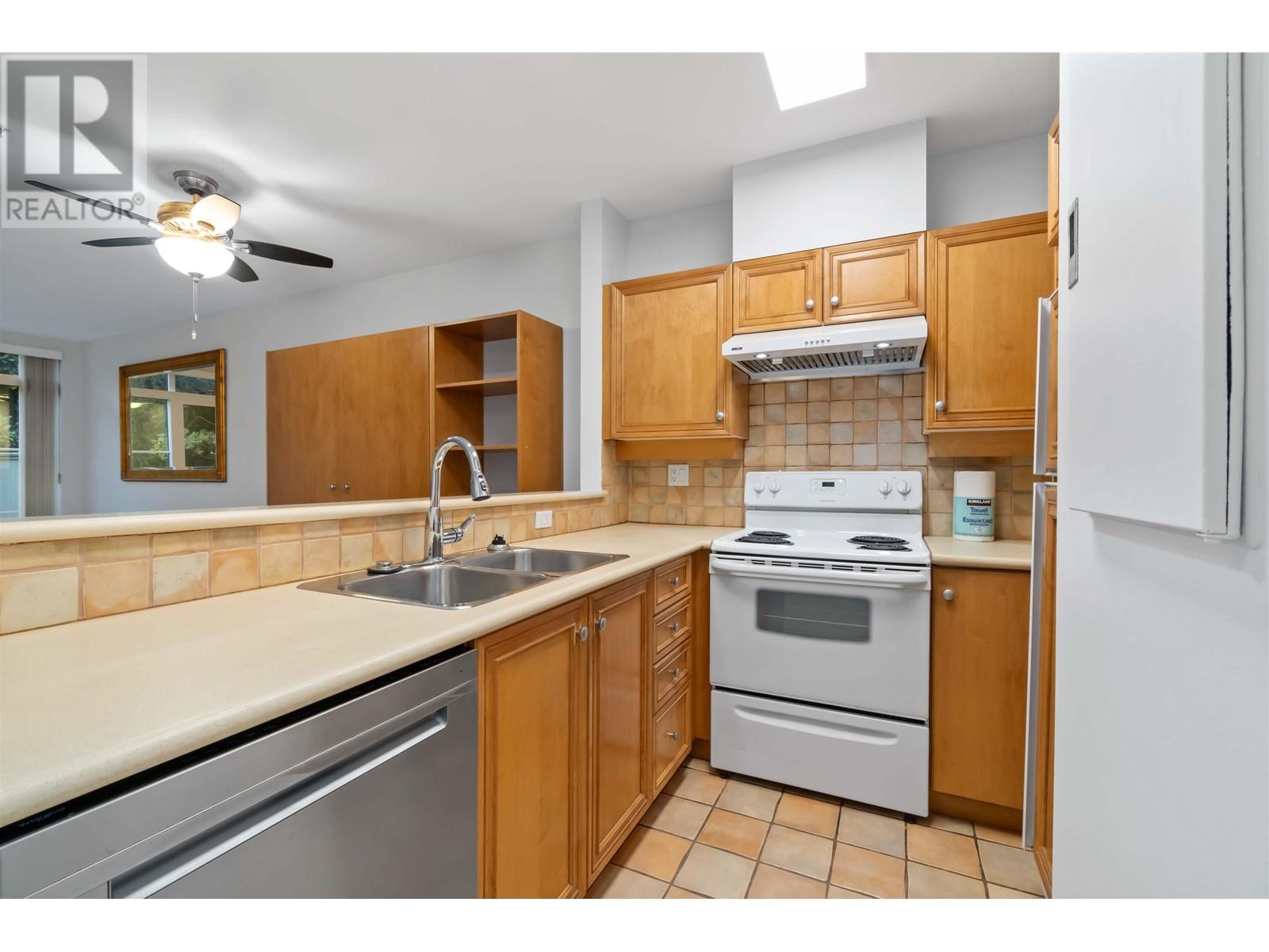 108 2929 W 4th Avenue, Vancouver, British Columbia  V6K 4T3 - Photo 8 - R2955523