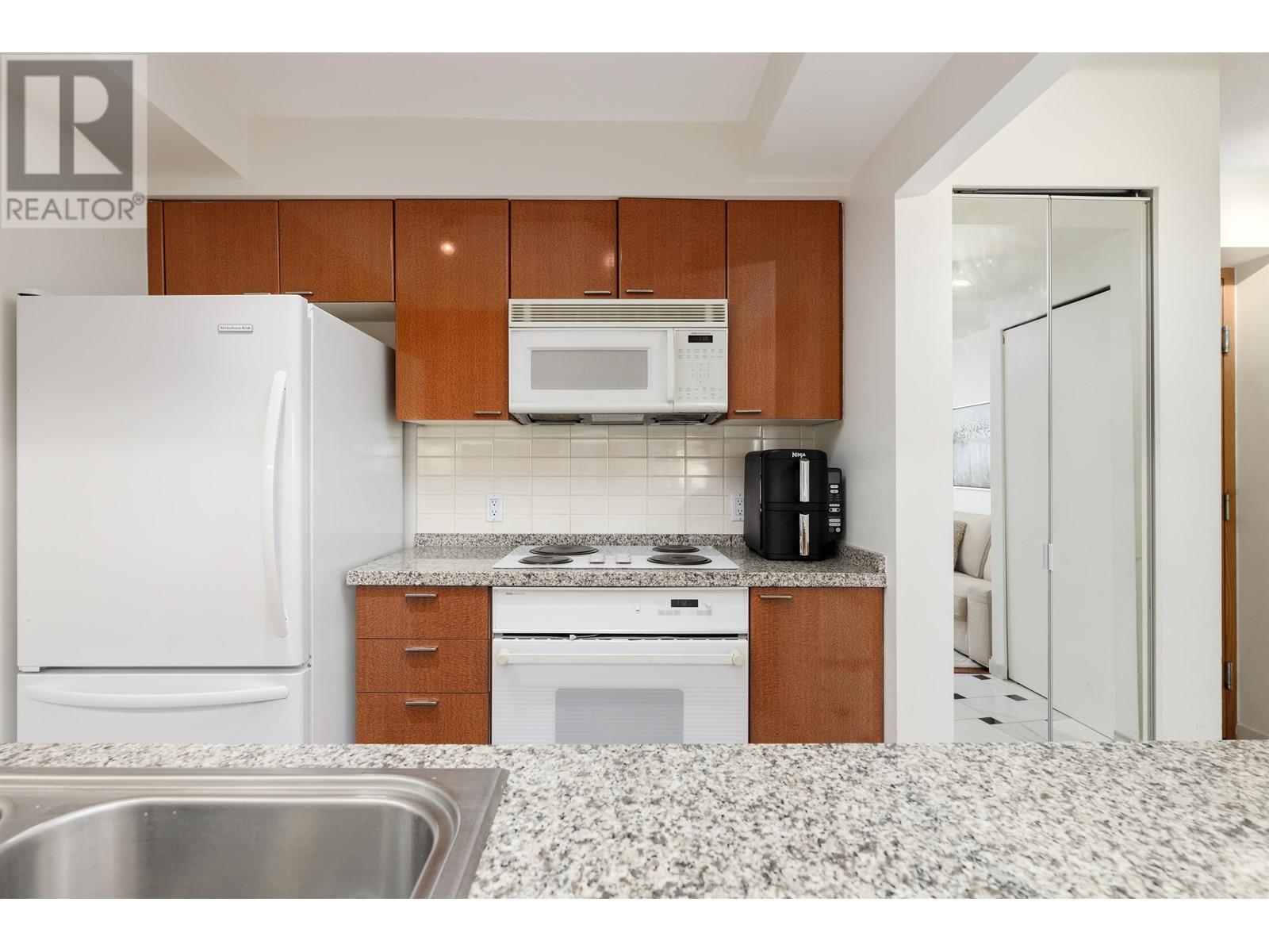 Listing Picture 5 of 21 : 1604 1288 ALBERNI STREET, Vancouver / 溫哥華 - 魯藝地產 Yvonne Lu Group - MLS Medallion Club Member