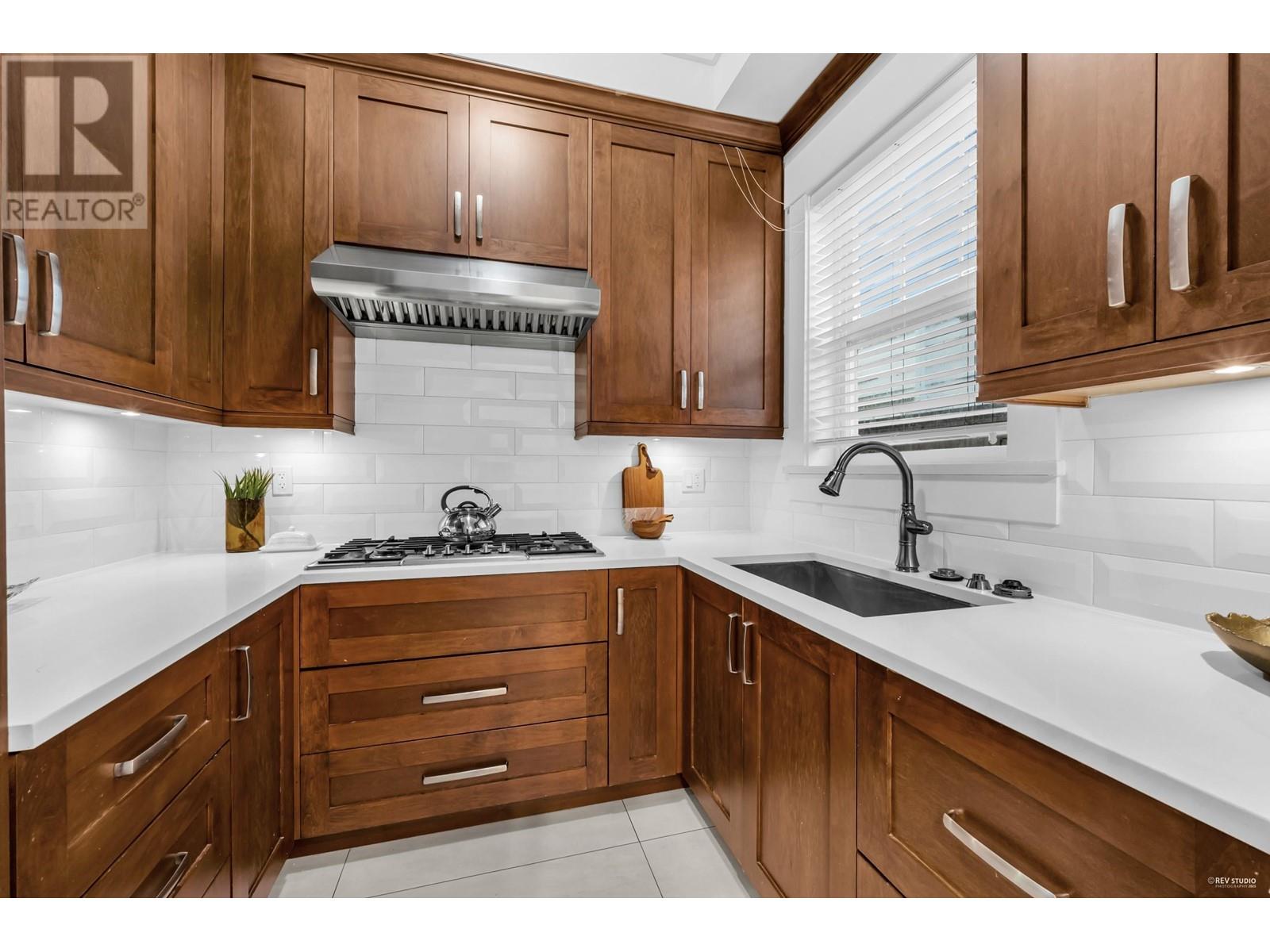 Listing Picture 12 of 40 : 6351 GOLDSMITH DRIVE, Richmond / 烈治文 - 魯藝地產 Yvonne Lu Group - MLS Medallion Club Member
