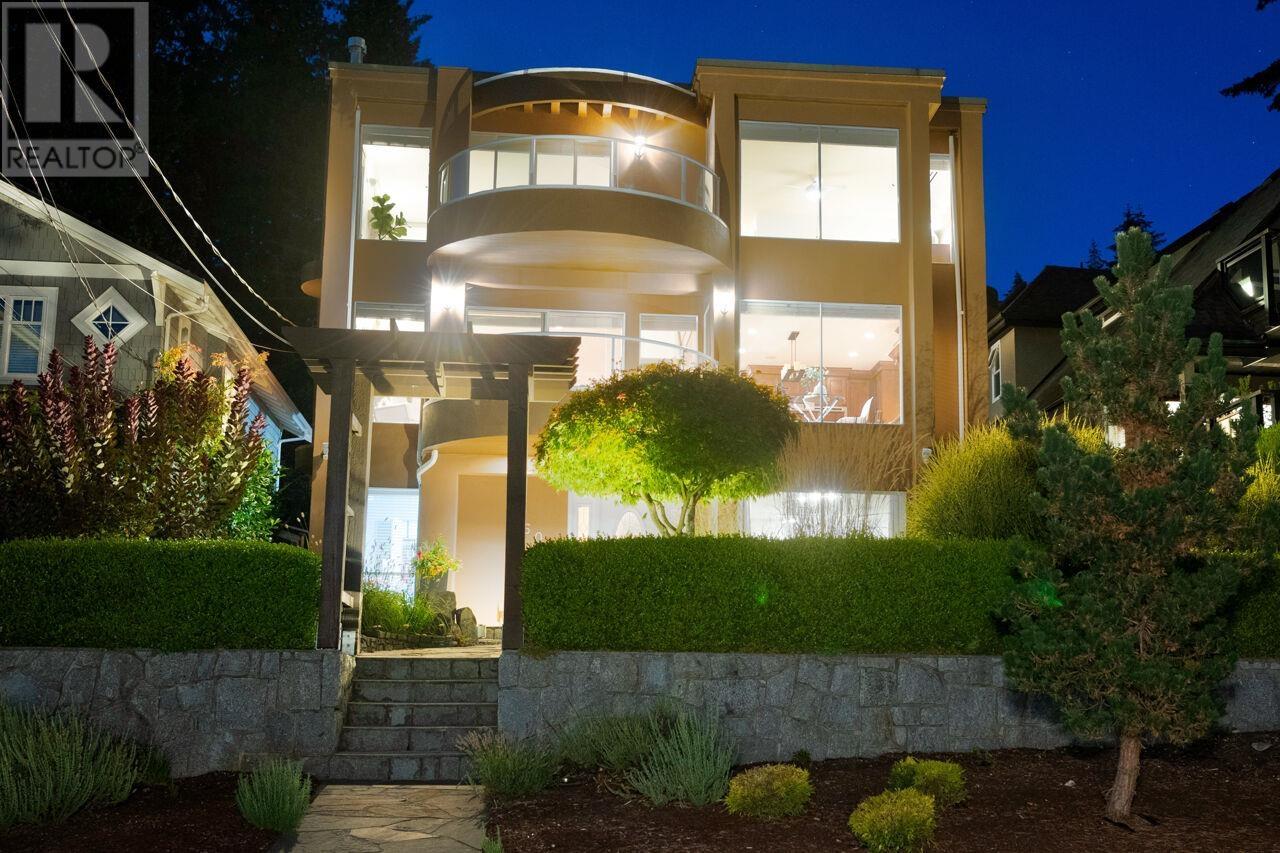 460 E 21st Street, North Vancouver, British Columbia  V7L 4S5 - Photo 2 - R2955629