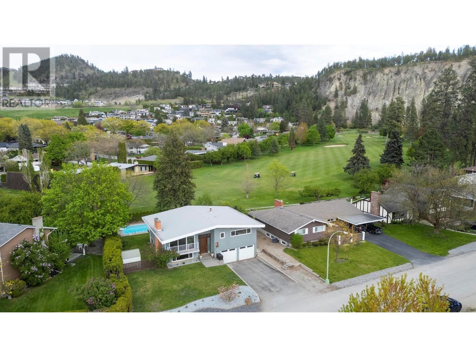 Property at 990 Fairway Crescent image 1