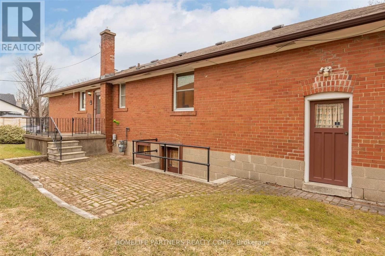 26 Leland Avenue, Toronto, Ontario  M8Z 2X7 - Photo 29 - W11921479