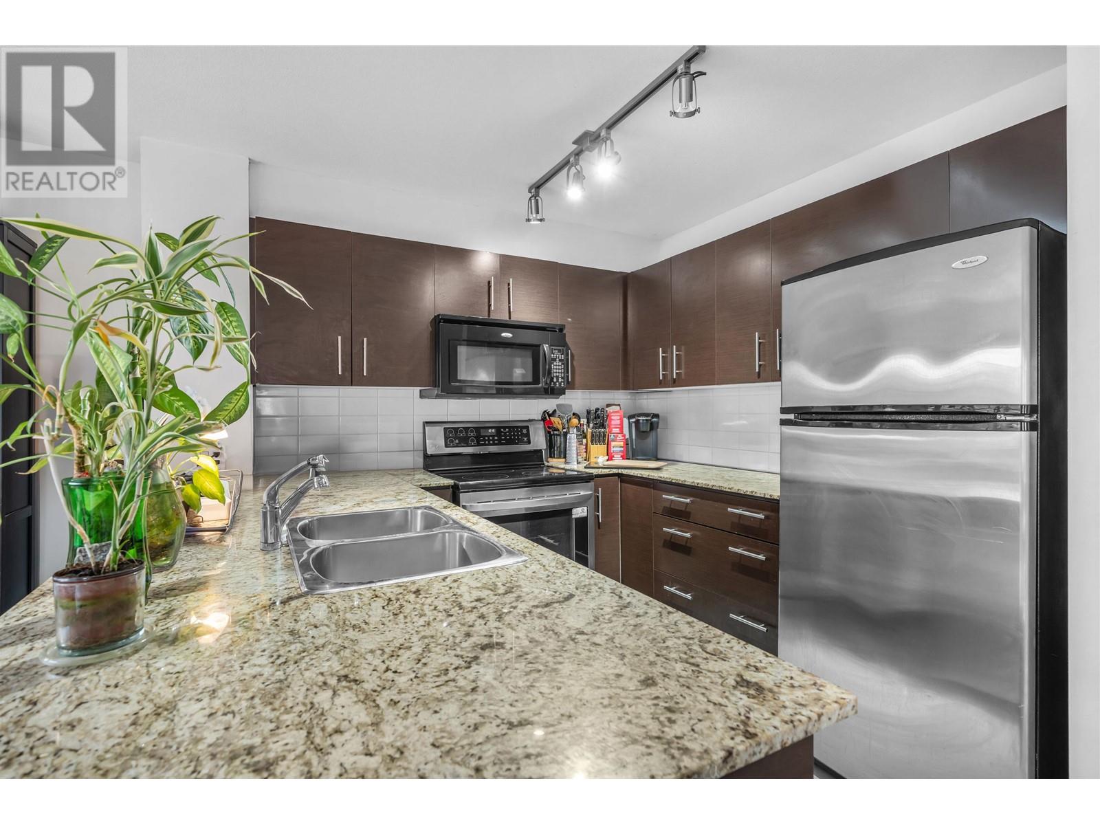 Property at 301 11667 HANEY BYPASS image 3