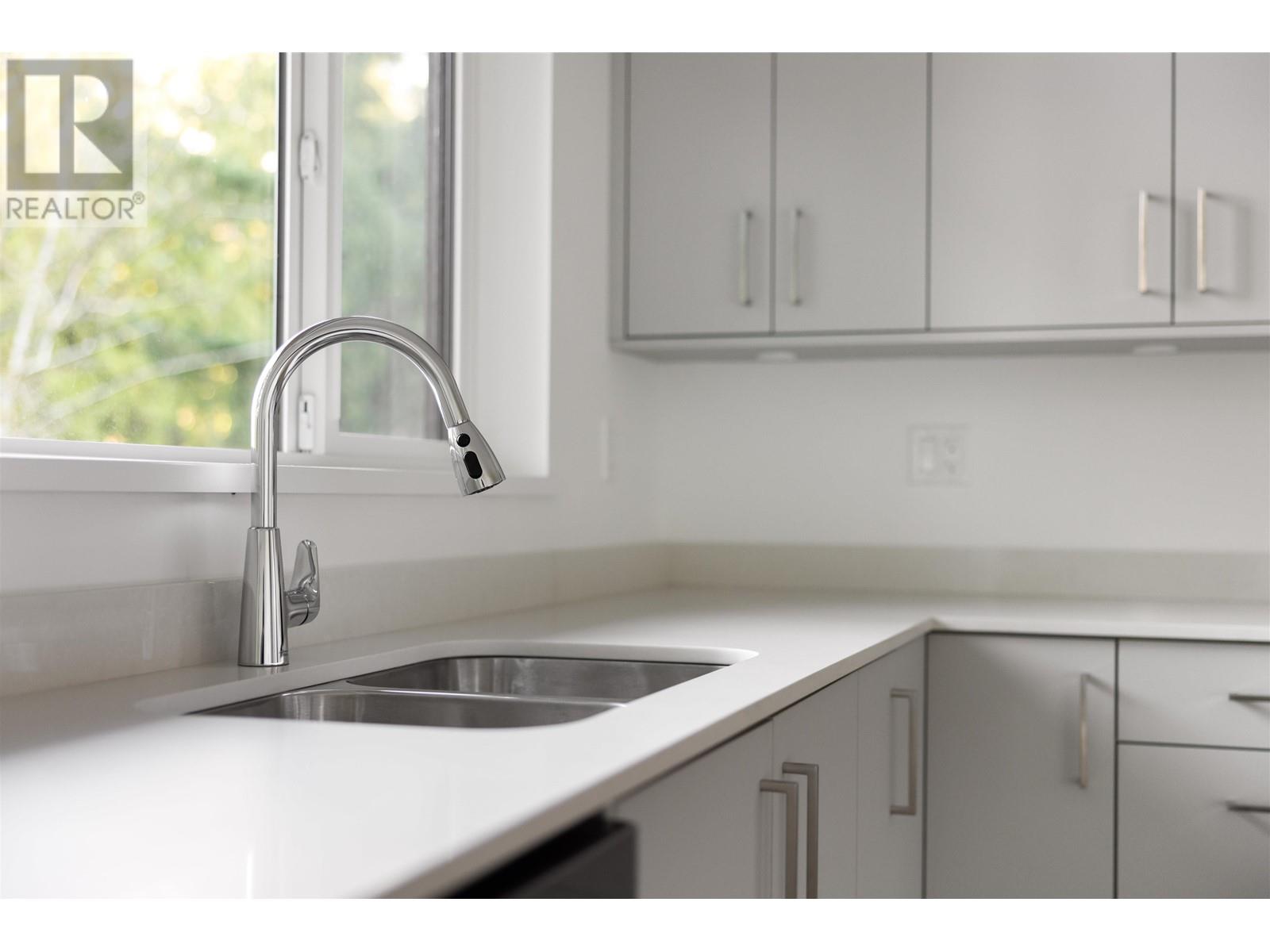 5792 Tillicum Bay Road, Sechelt, British Columbia  V7Z 0C7 - Photo 13 - R2953278