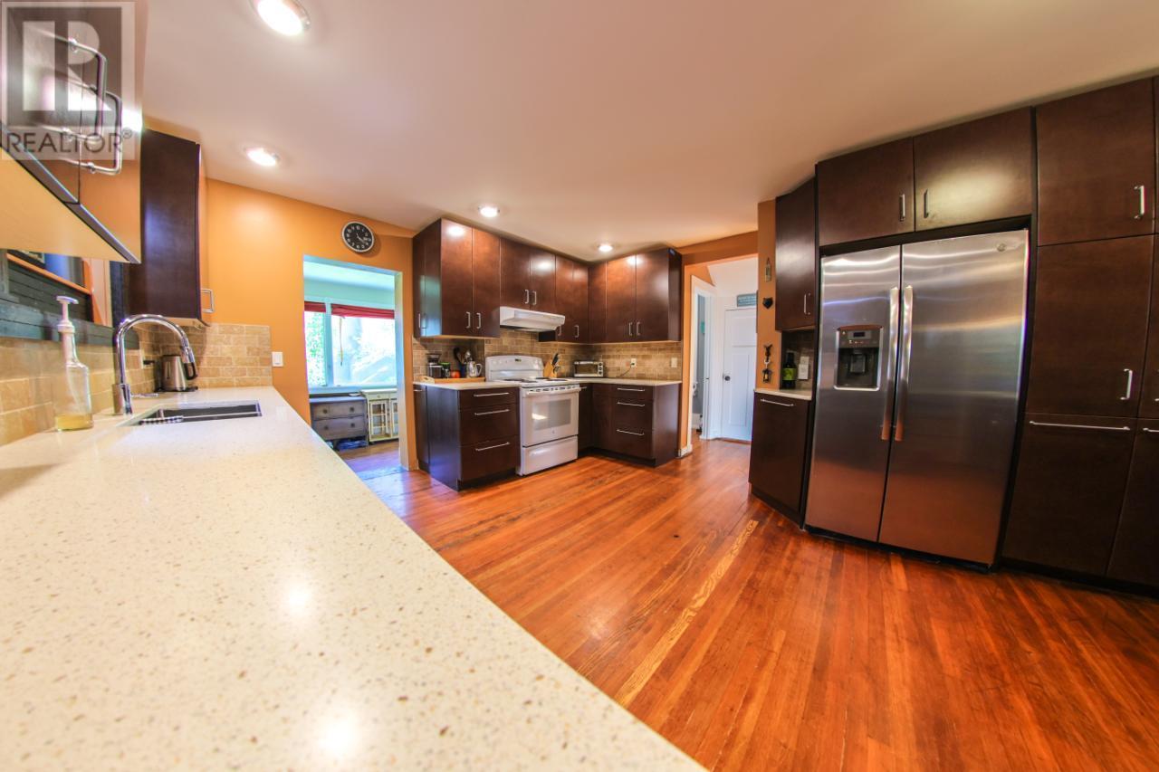 Property at 413 NELSON Avenue image 4