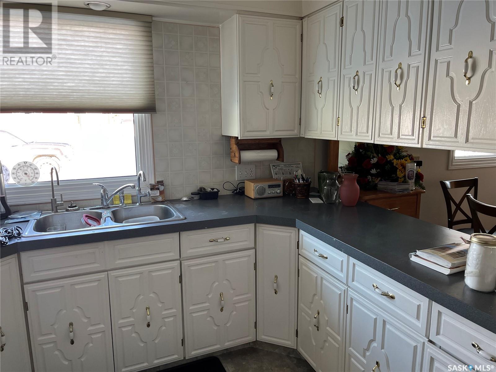 Property at 702 Portage AVENUE image 4