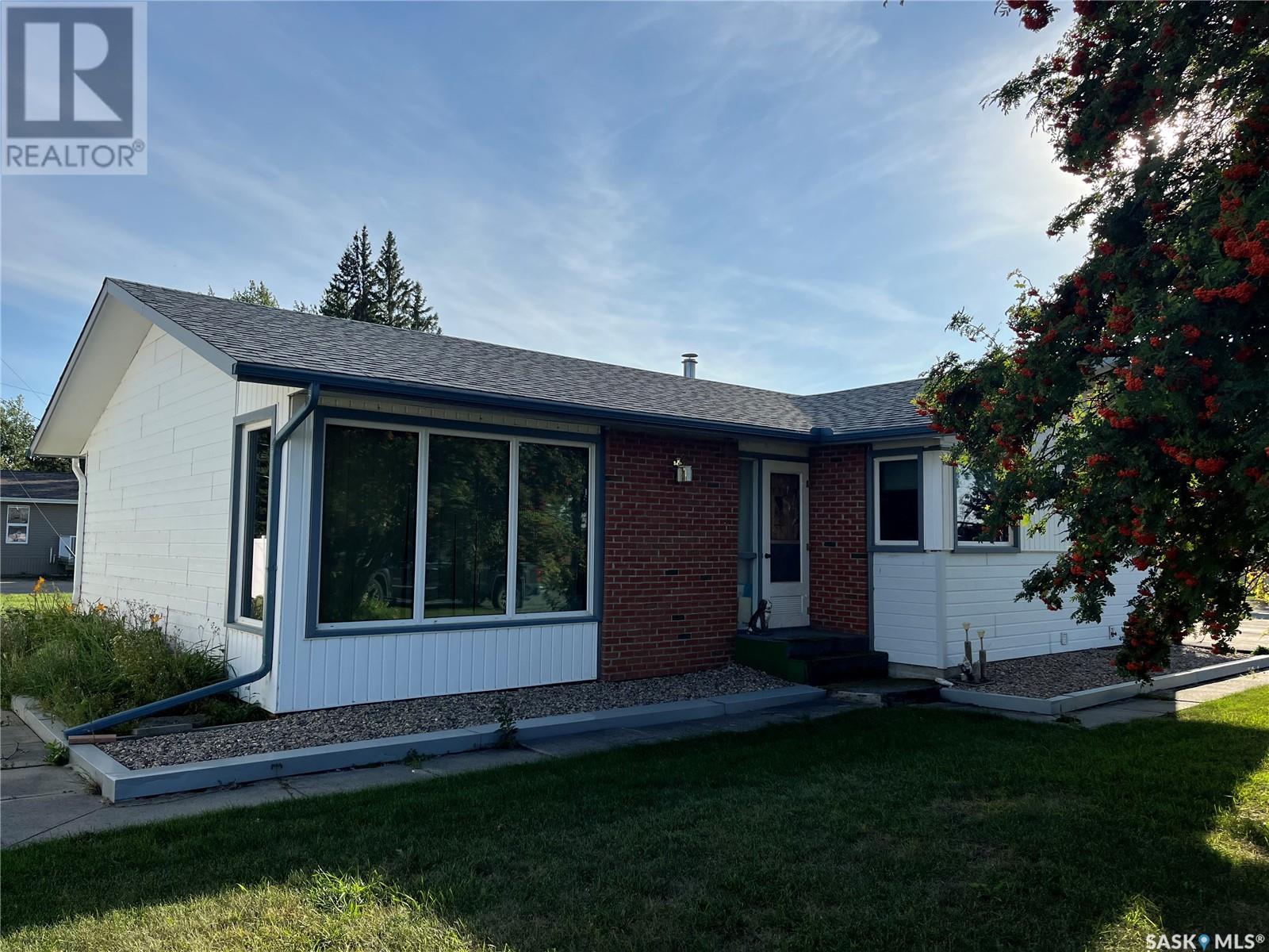 Property at 702 Portage AVENUE image 1