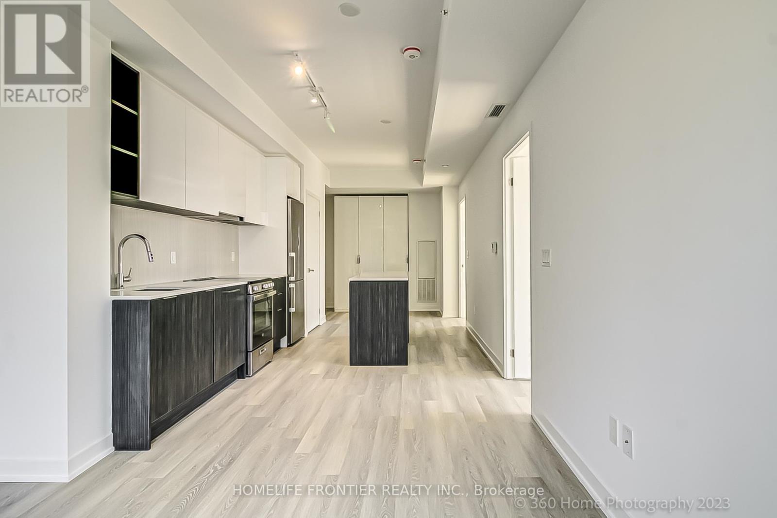 Property at 731 - 31 TIPPETT ROAD image 4