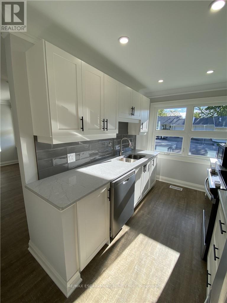 Property at 40 SZOLLOSY CIRCLE image 2
