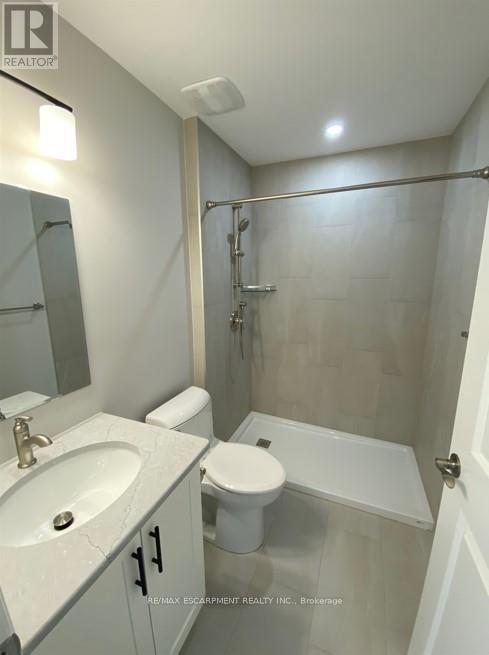 Property at 40 SZOLLOSY CIRCLE image 5