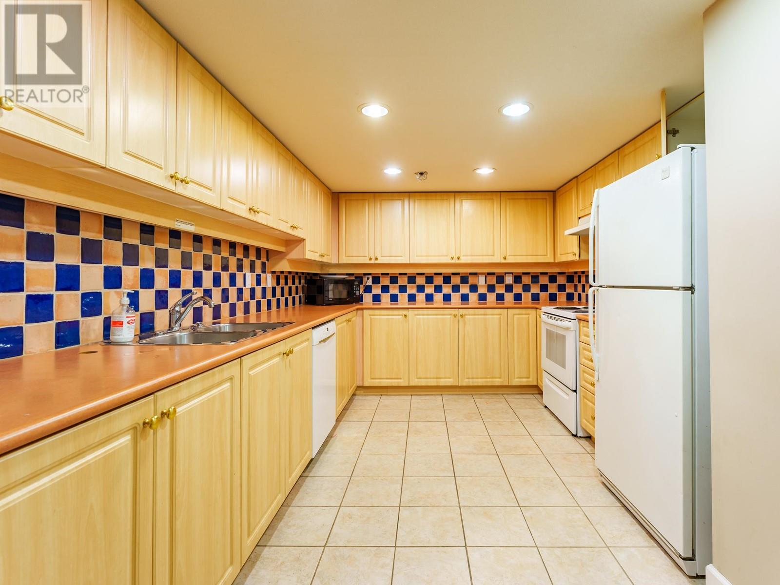 319 3629 Deercrest Drive, North Vancouver, British Columbia V7G 2S9 - Photo 32 - R2955681