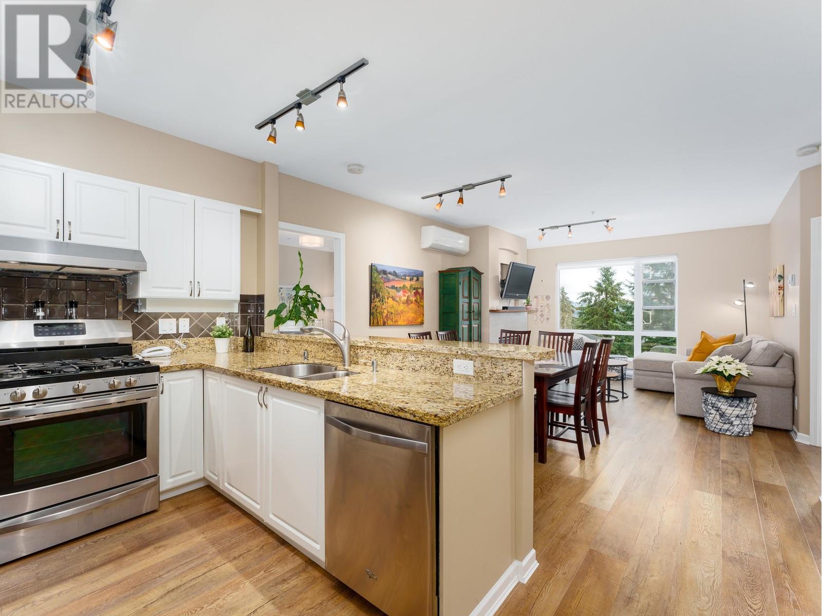 319 3629 Deercrest Drive, North Vancouver, British Columbia V7G 2S9 - Photo 4 - R2955681