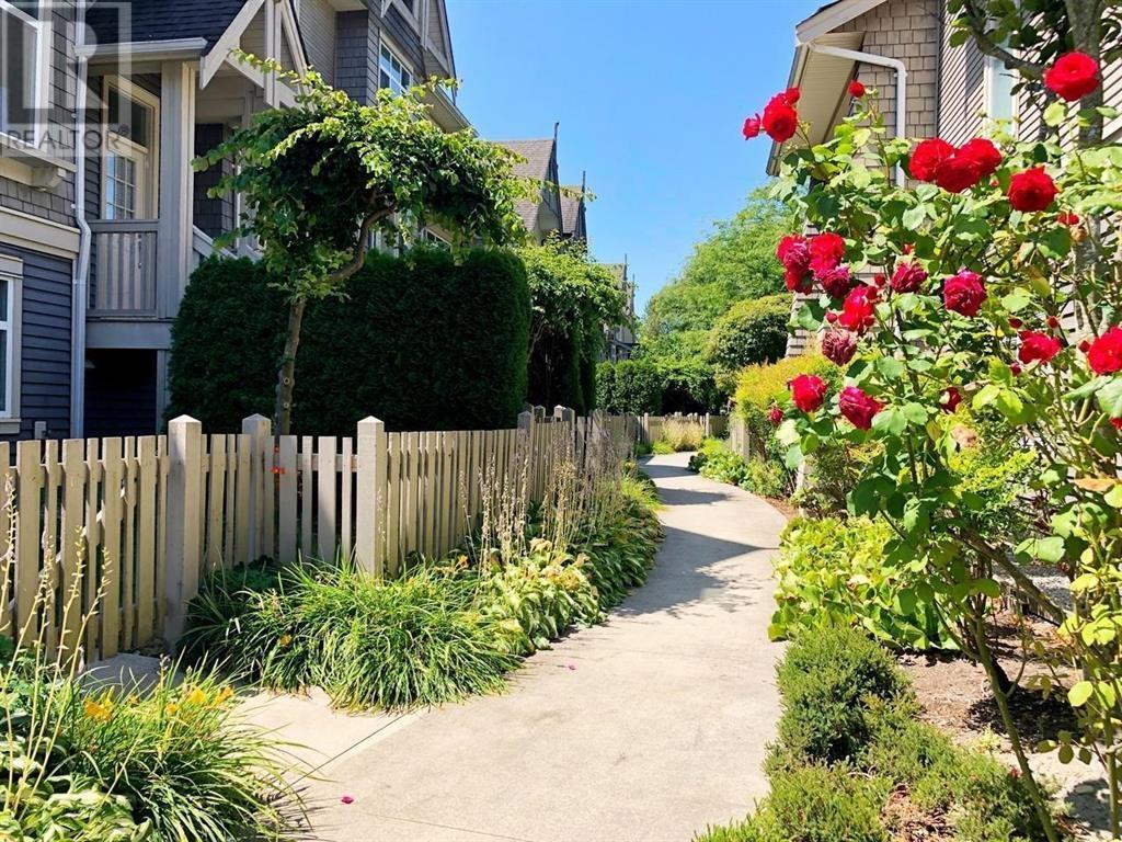 Listing Picture 13 of 30 : 32 9800 ODLIN ROAD, Richmond / 烈治文 - 魯藝地產 Yvonne Lu Group - MLS Medallion Club Member