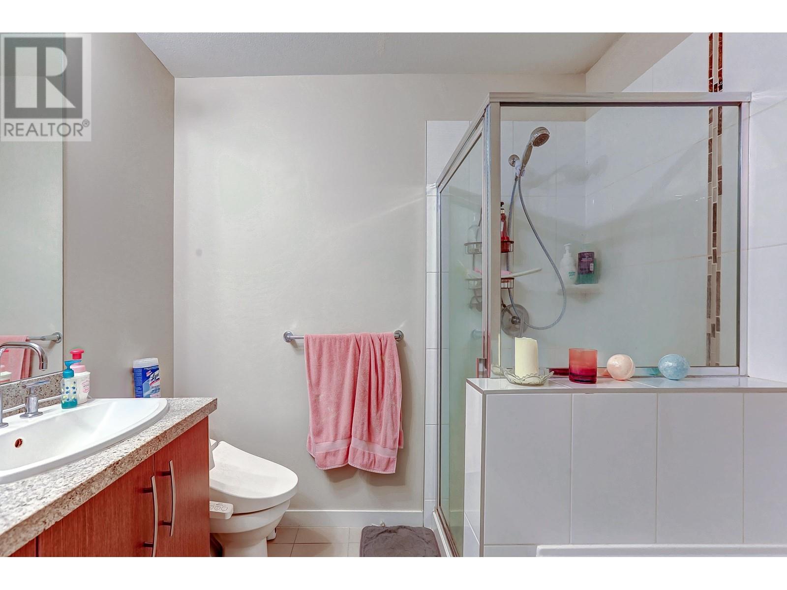 Listing Picture 22 of 30 : 32 9800 ODLIN ROAD, Richmond / 烈治文 - 魯藝地產 Yvonne Lu Group - MLS Medallion Club Member