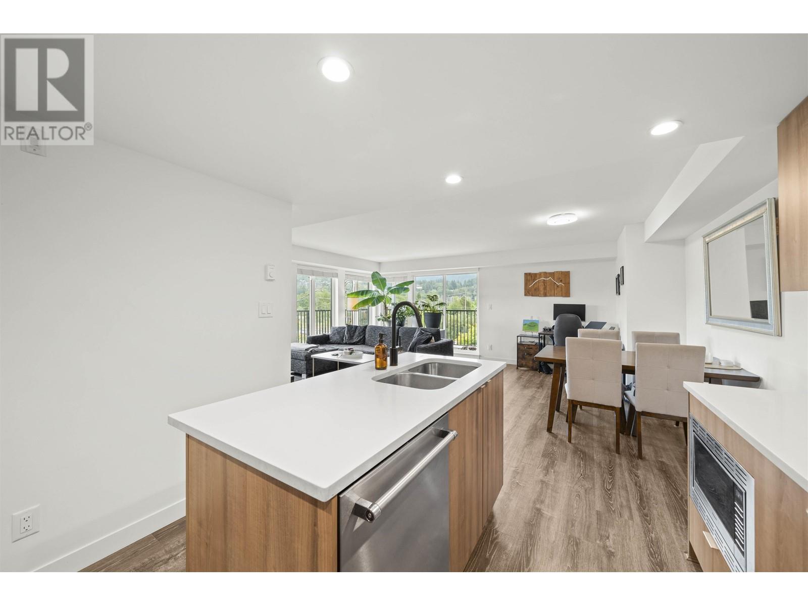 212 1365 Pemberton Avenue, Squamish, British Columbia  V8B 1B7 - Photo 11 - R2955691