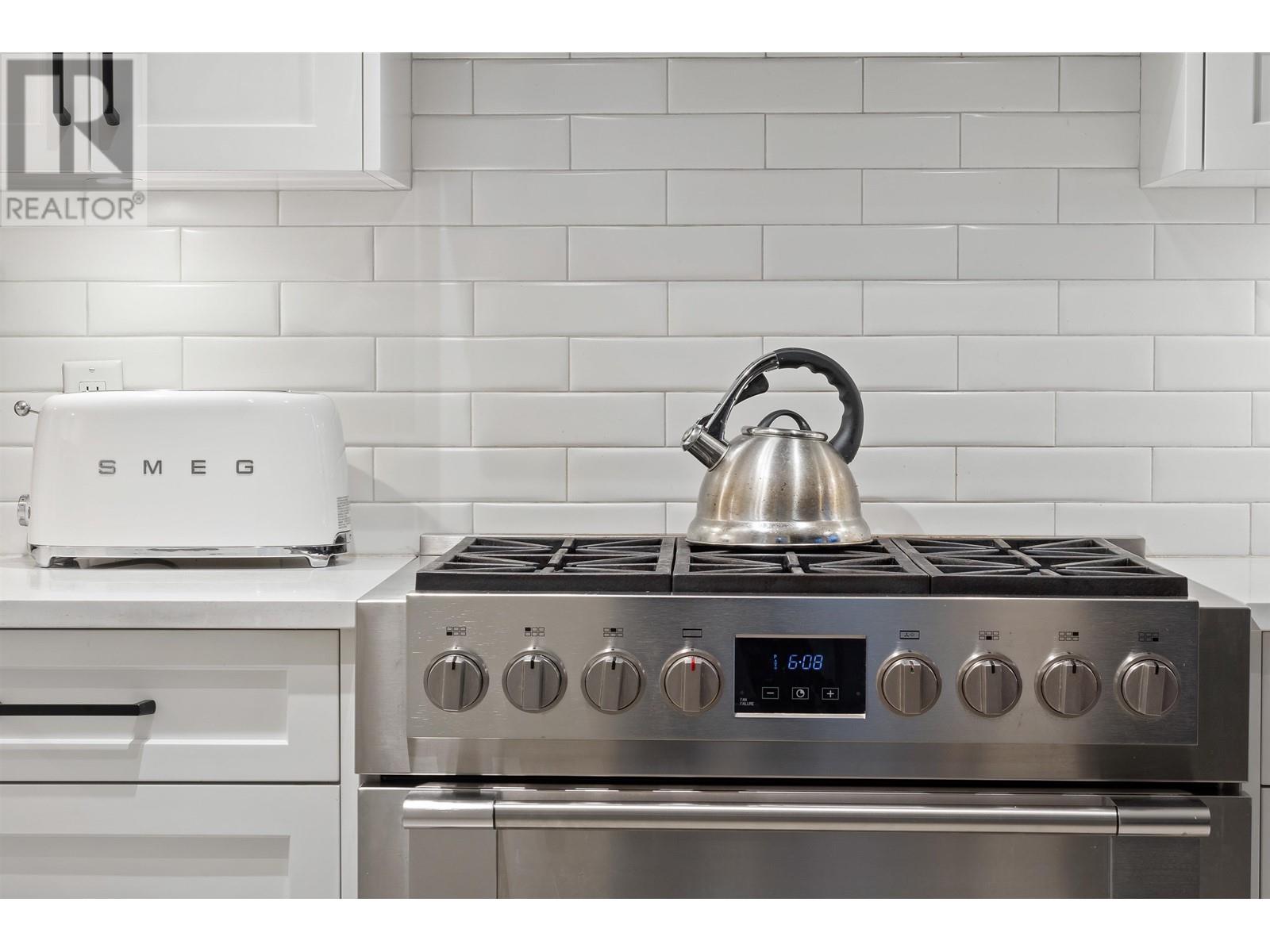 Listing Picture 11 of 28 : 206 55 ALEXANDER STREET, Vancouver / 溫哥華 - 魯藝地產 Yvonne Lu Group - MLS Medallion Club Member