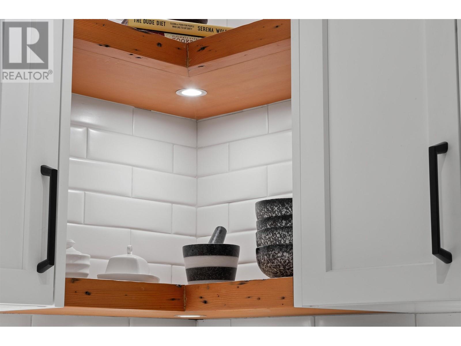 Listing Picture 12 of 28 : 206 55 ALEXANDER STREET, Vancouver / 溫哥華 - 魯藝地產 Yvonne Lu Group - MLS Medallion Club Member